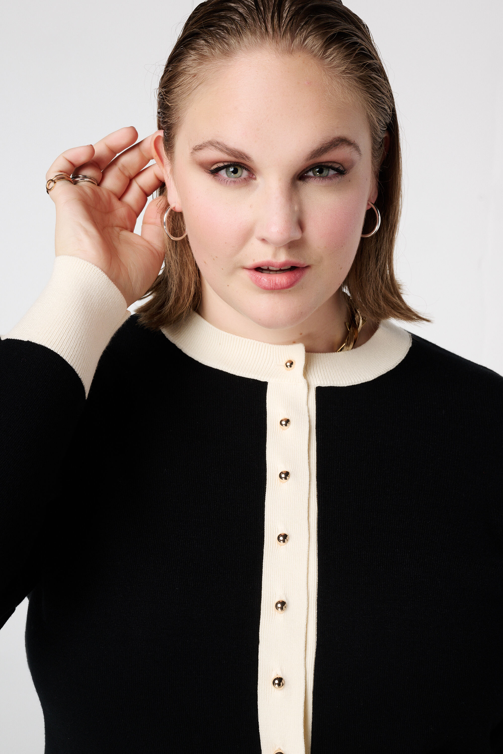 C&aacute;rdigan con botones image number 4