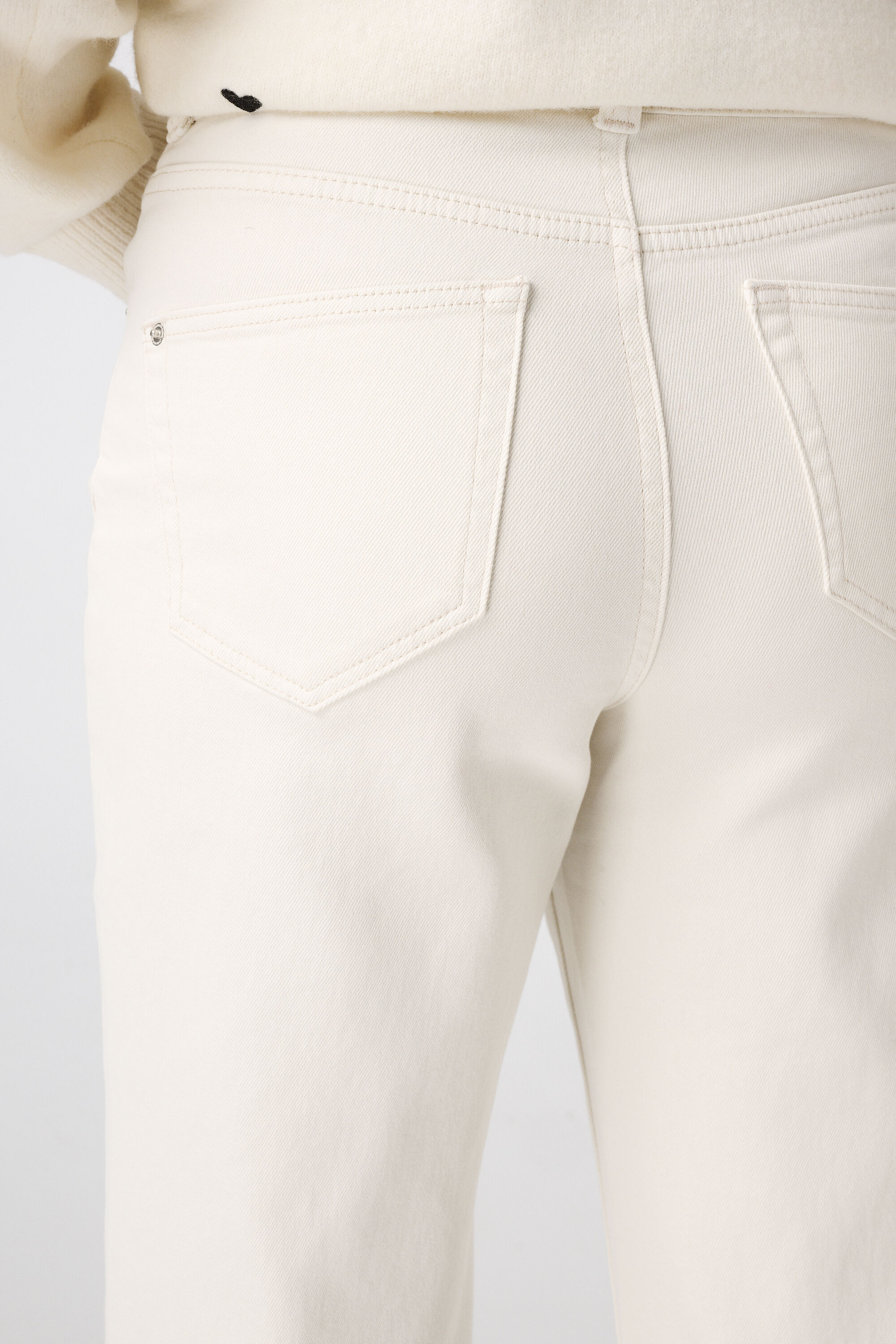 Vaqueros de pierna ancha y cintura alta image number 4