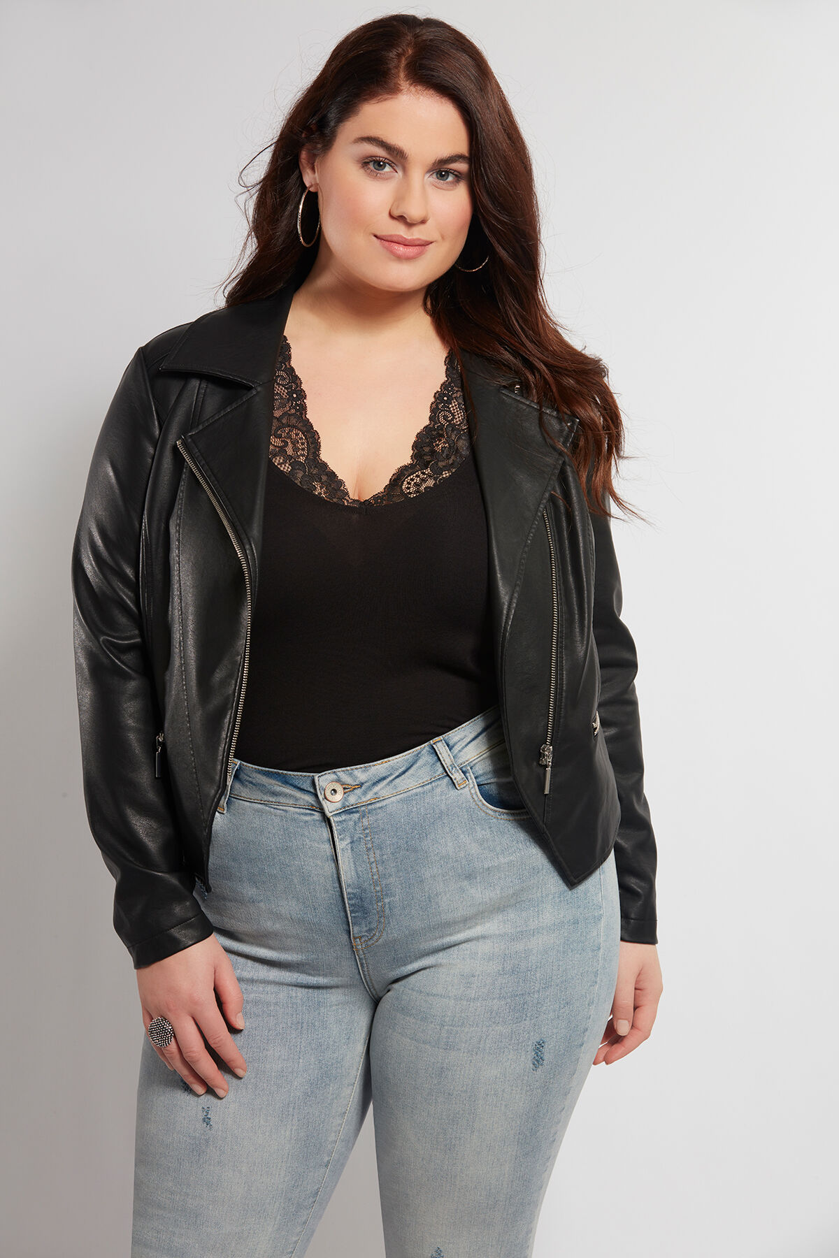 Top de encaje sin mangas image number 4