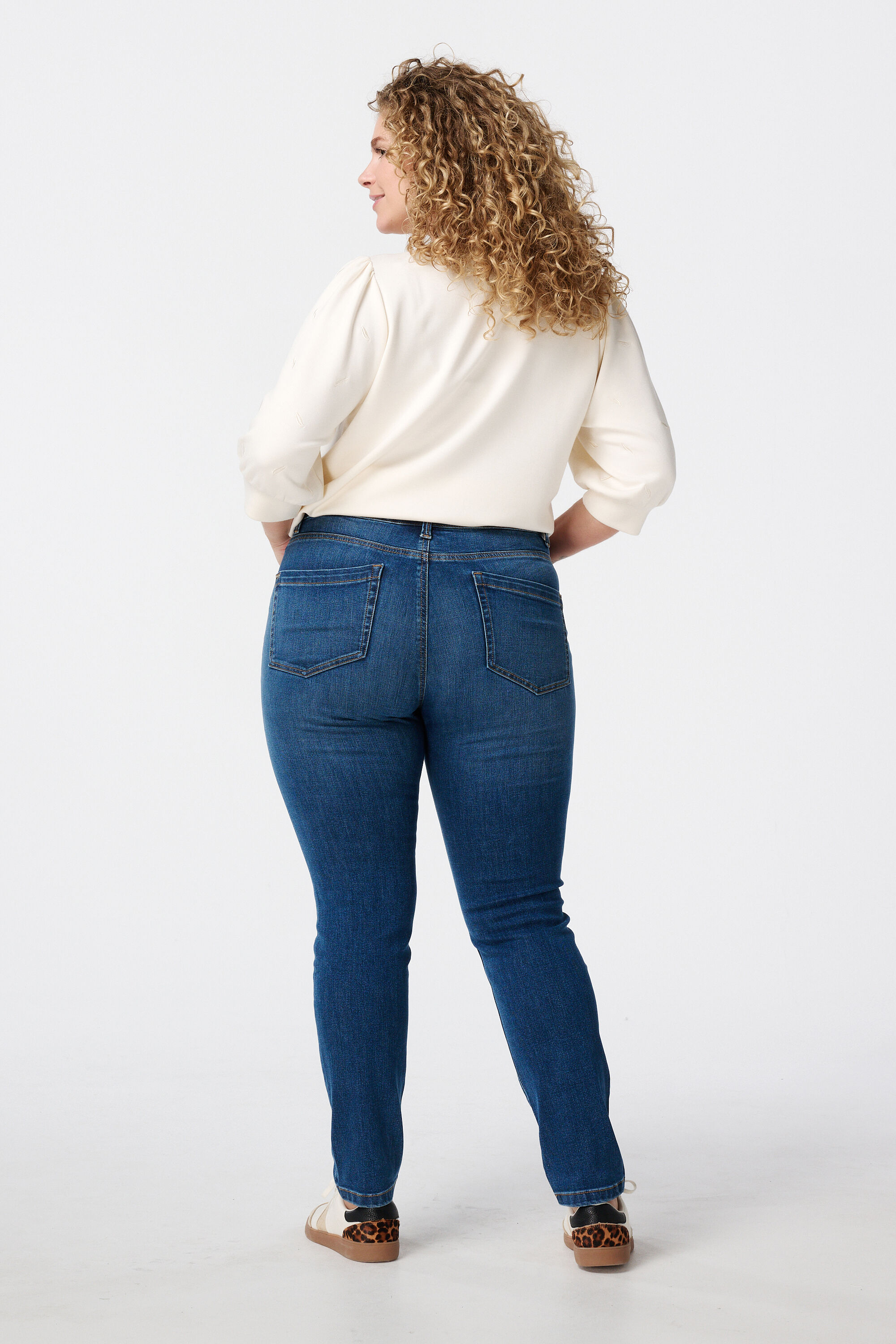 Vaqueros IRIS de corte pitillo image number 3