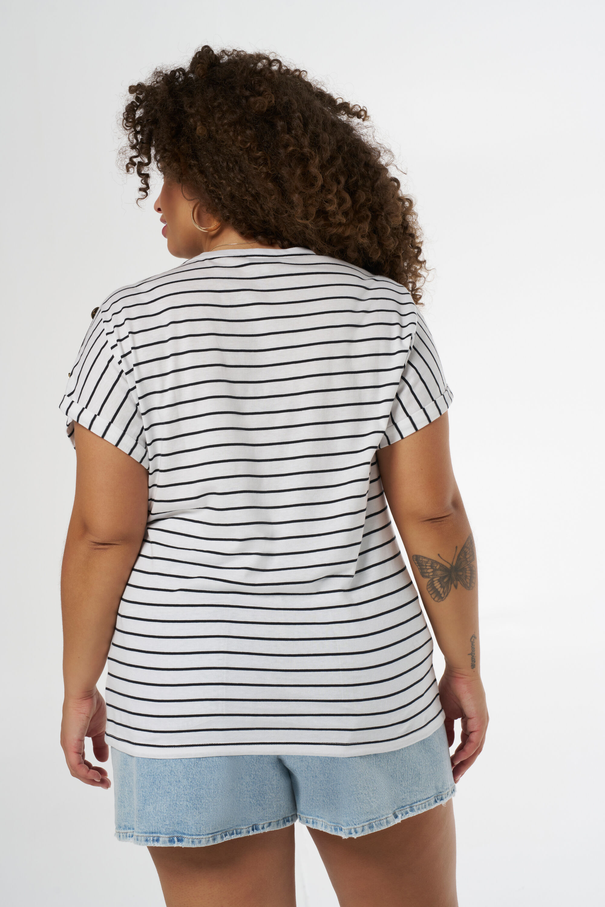 Camiseta con botones image number 3