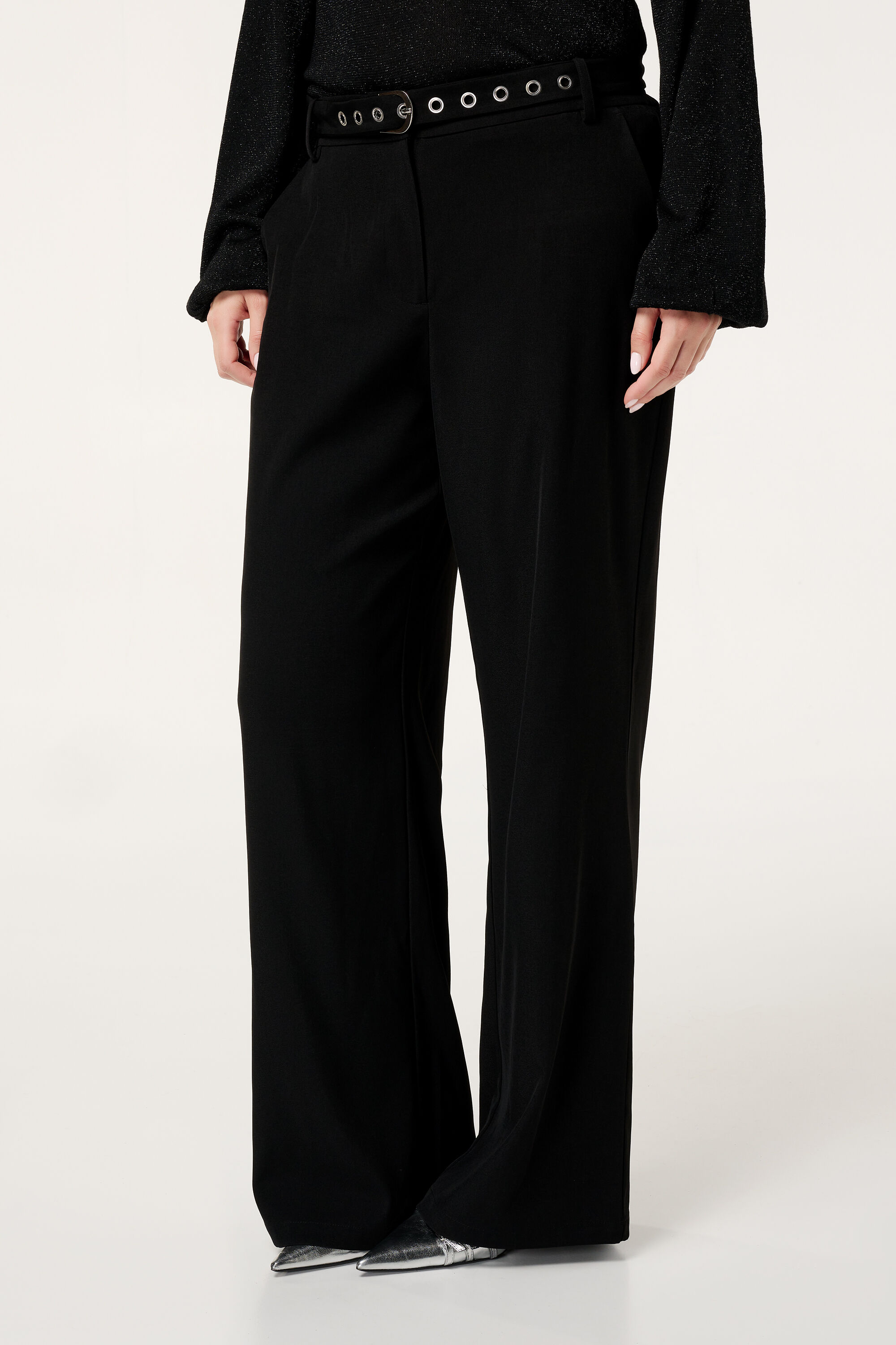 Pantalones con cinto image number 5