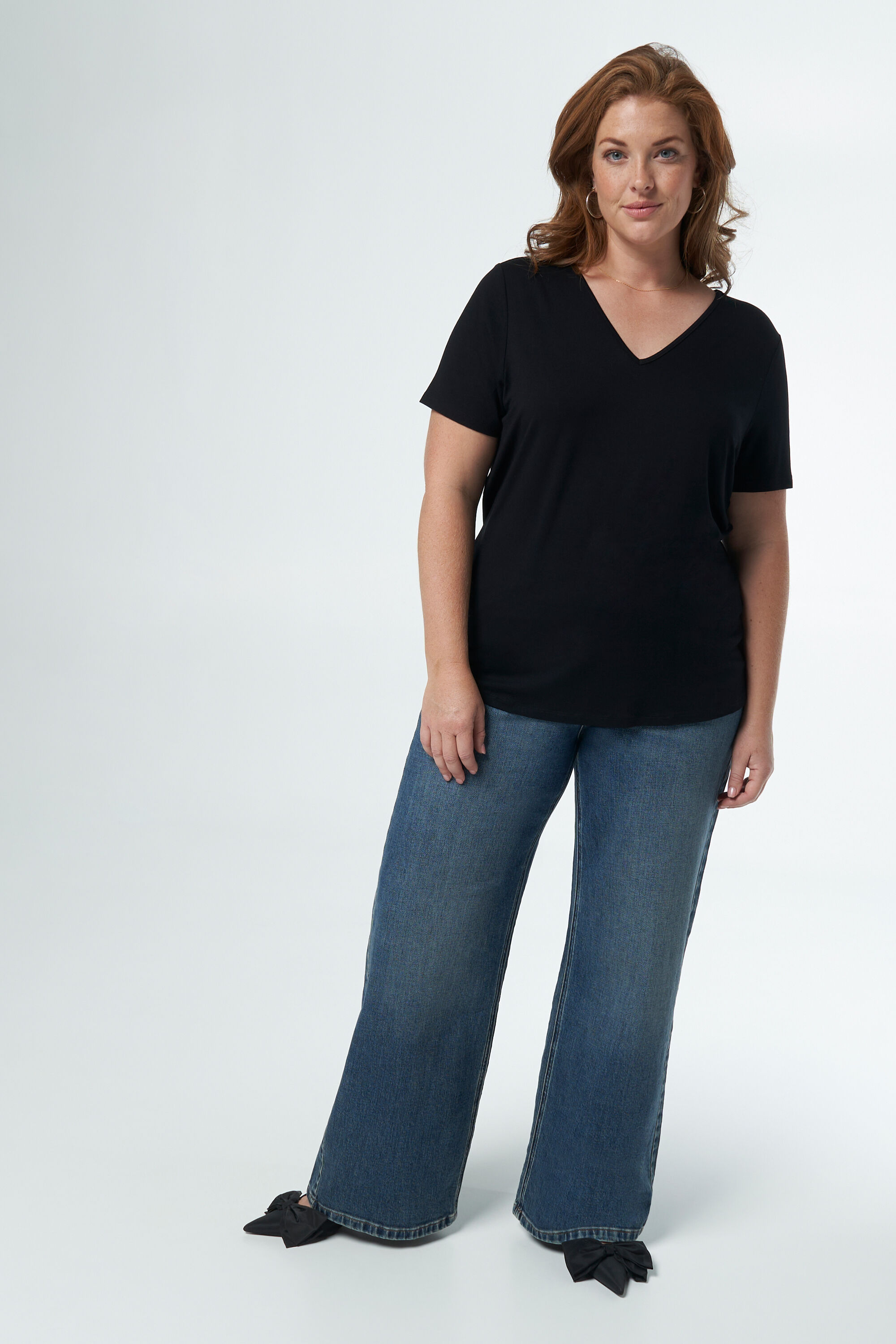 Pack de 2 camisetas con escote en V image number 5