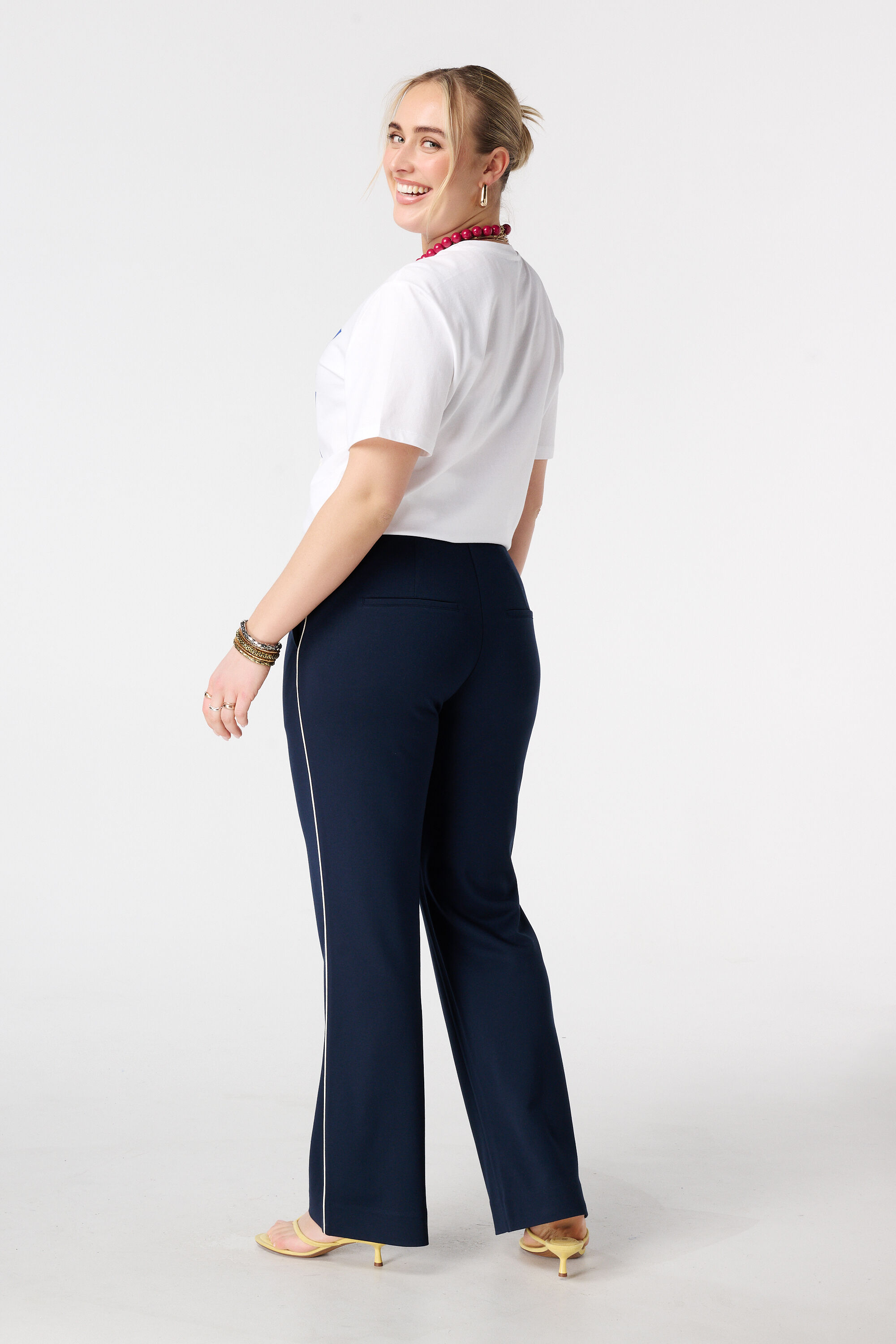 Pantal&oacute;n wide leg con costuras decorativas image number 3