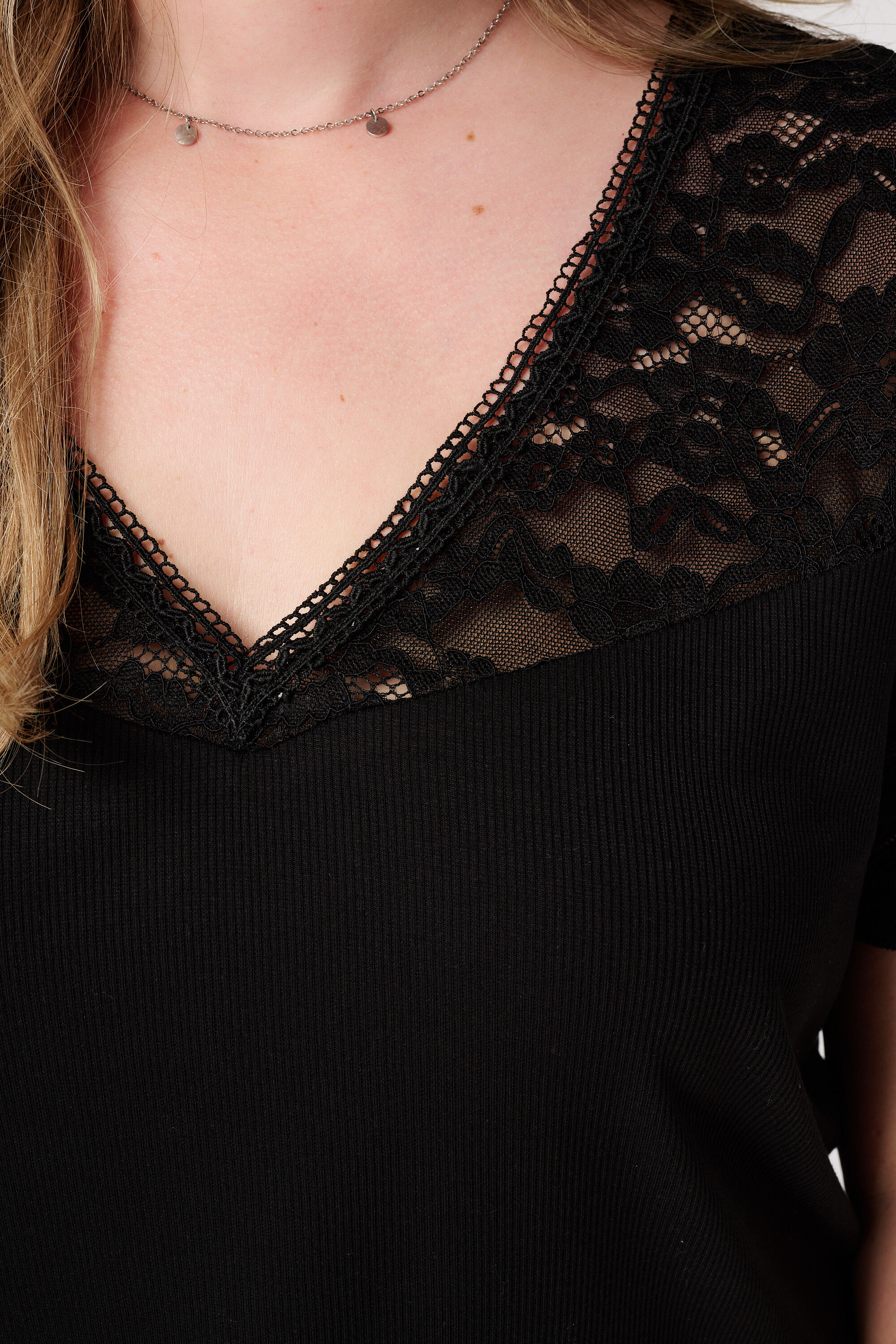 Camiseta de canal&eacute; con encaje image number 6