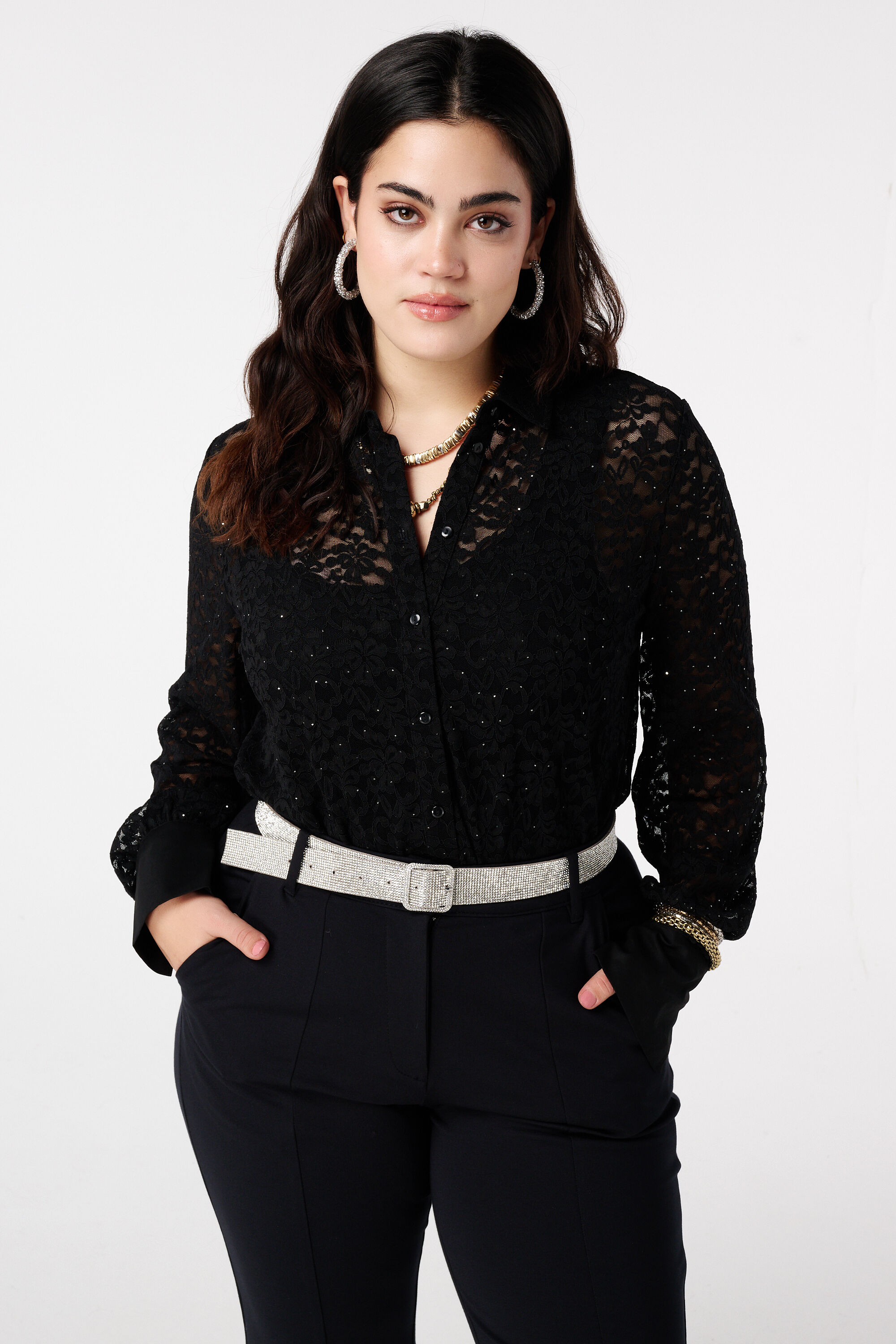 Cintur&oacute;n con pedrer&iacute;a y hebilla