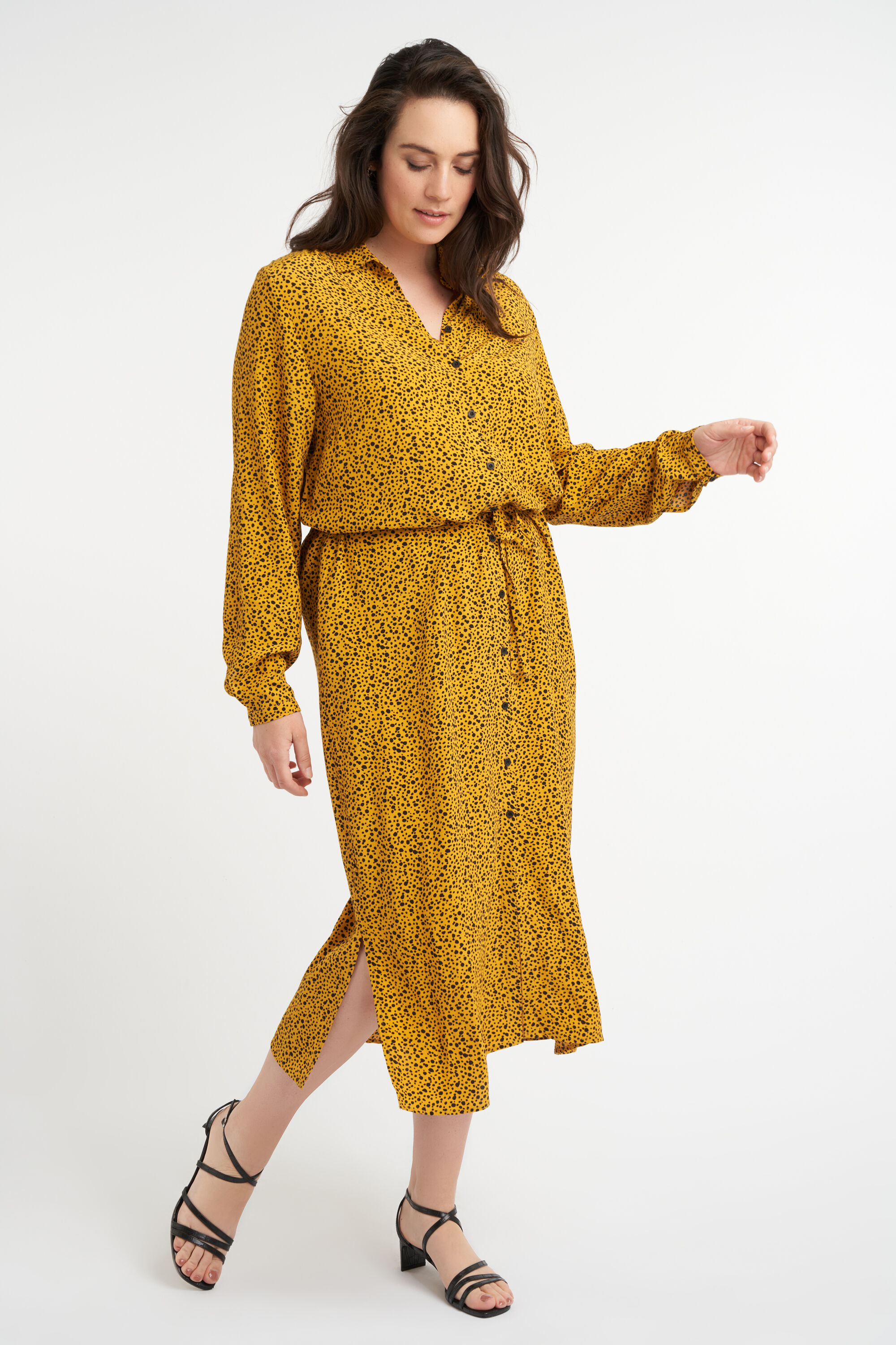 Vestido largo con cinto atado image number 4