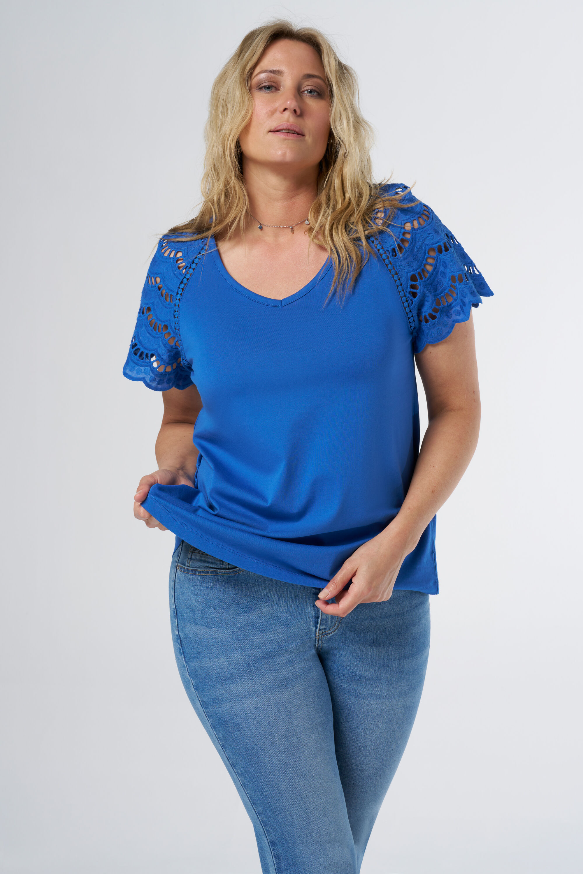 Camiseta con detalles en las mangas. image number 6