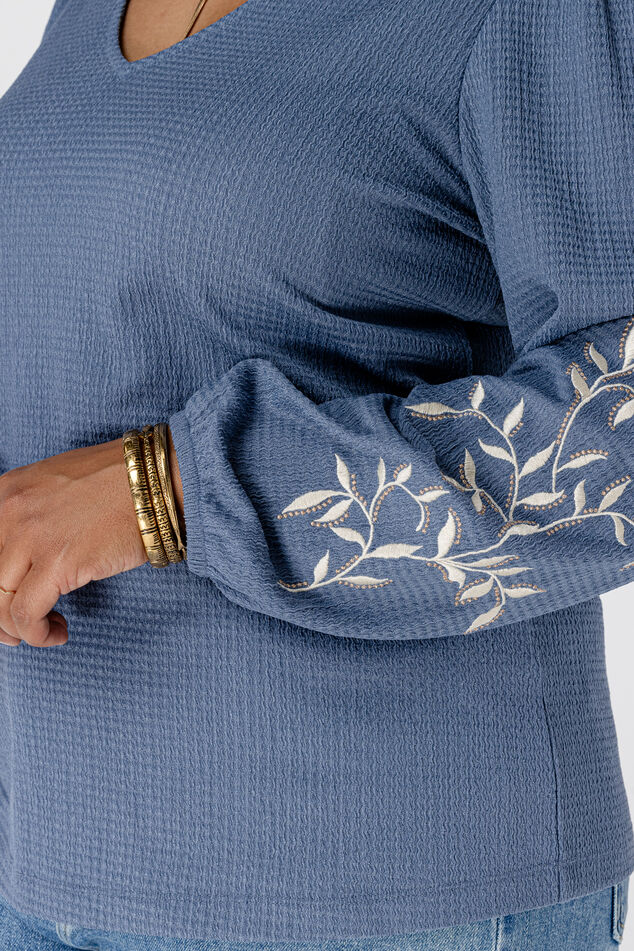 Top con bordado image number 4