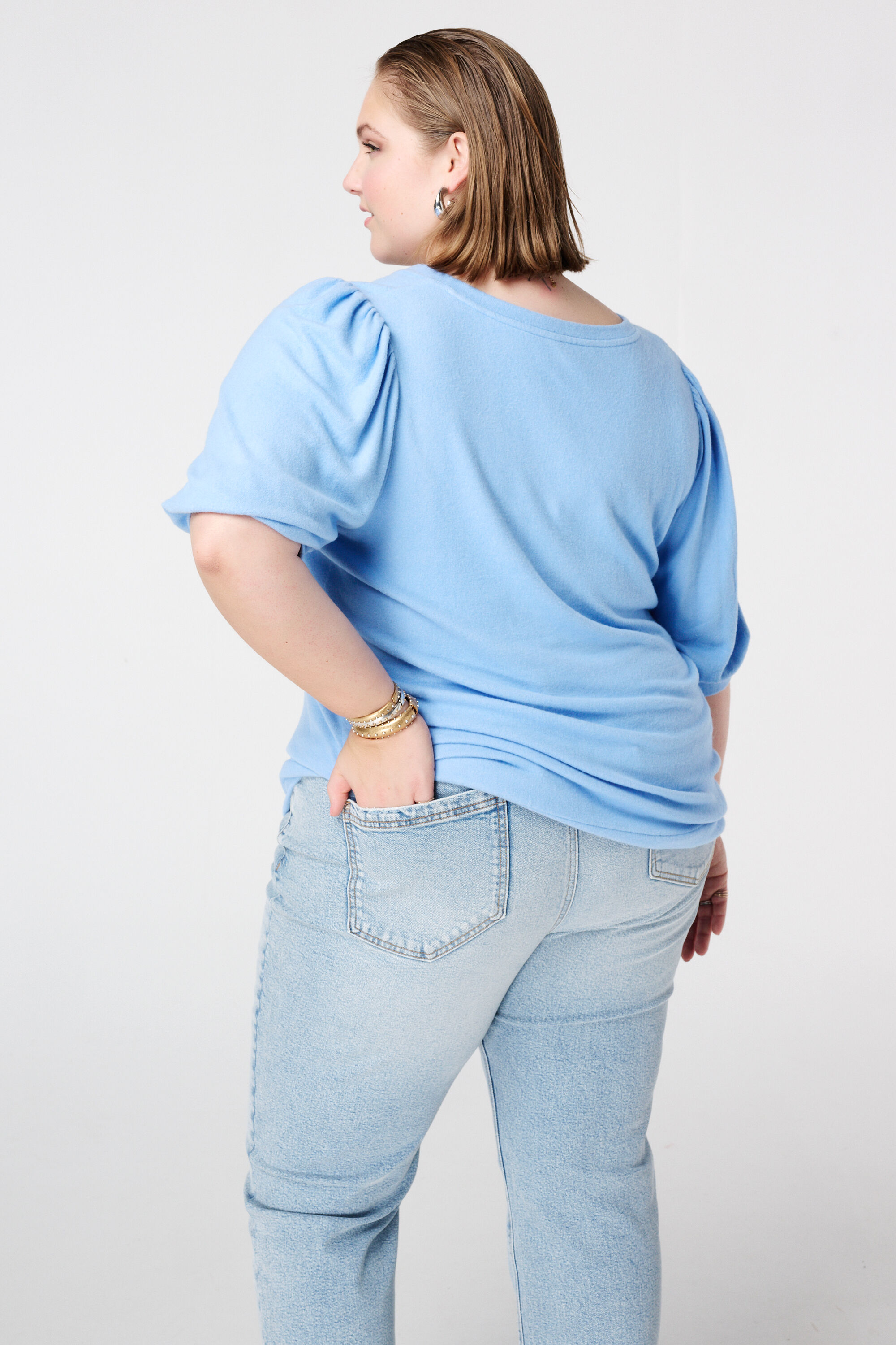 Top con mangas abullonadas corto  image number 3