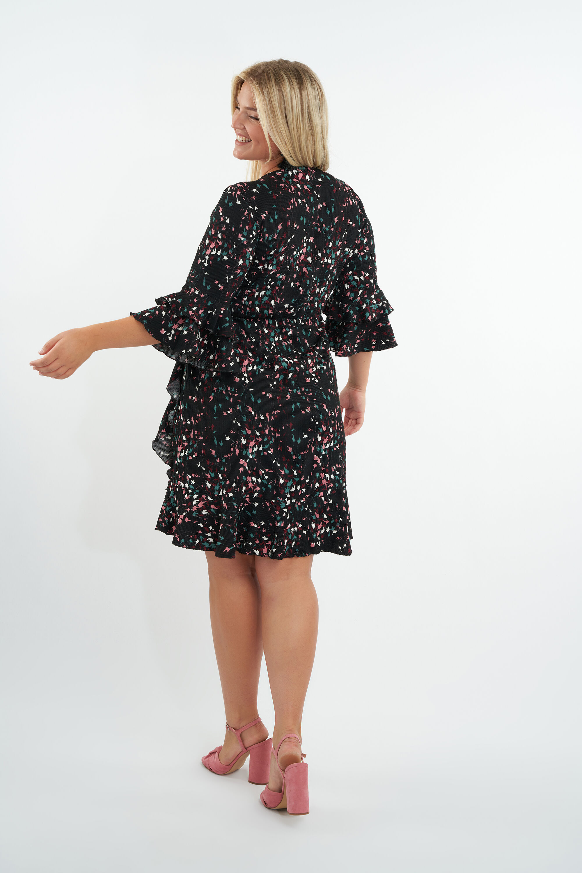 Vestido cruzado con estampado image number 3