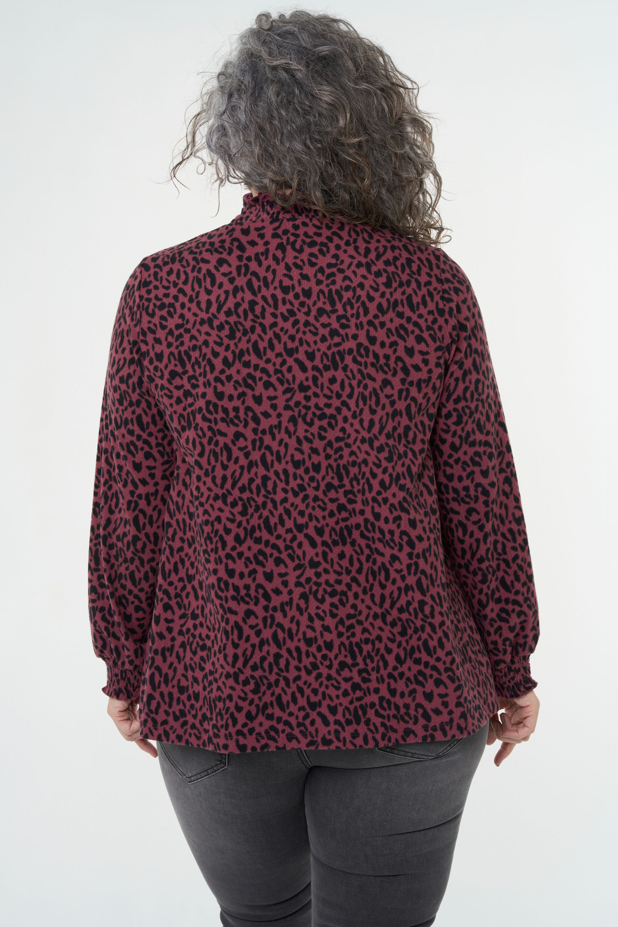 Top con estampado de pantera image number 4