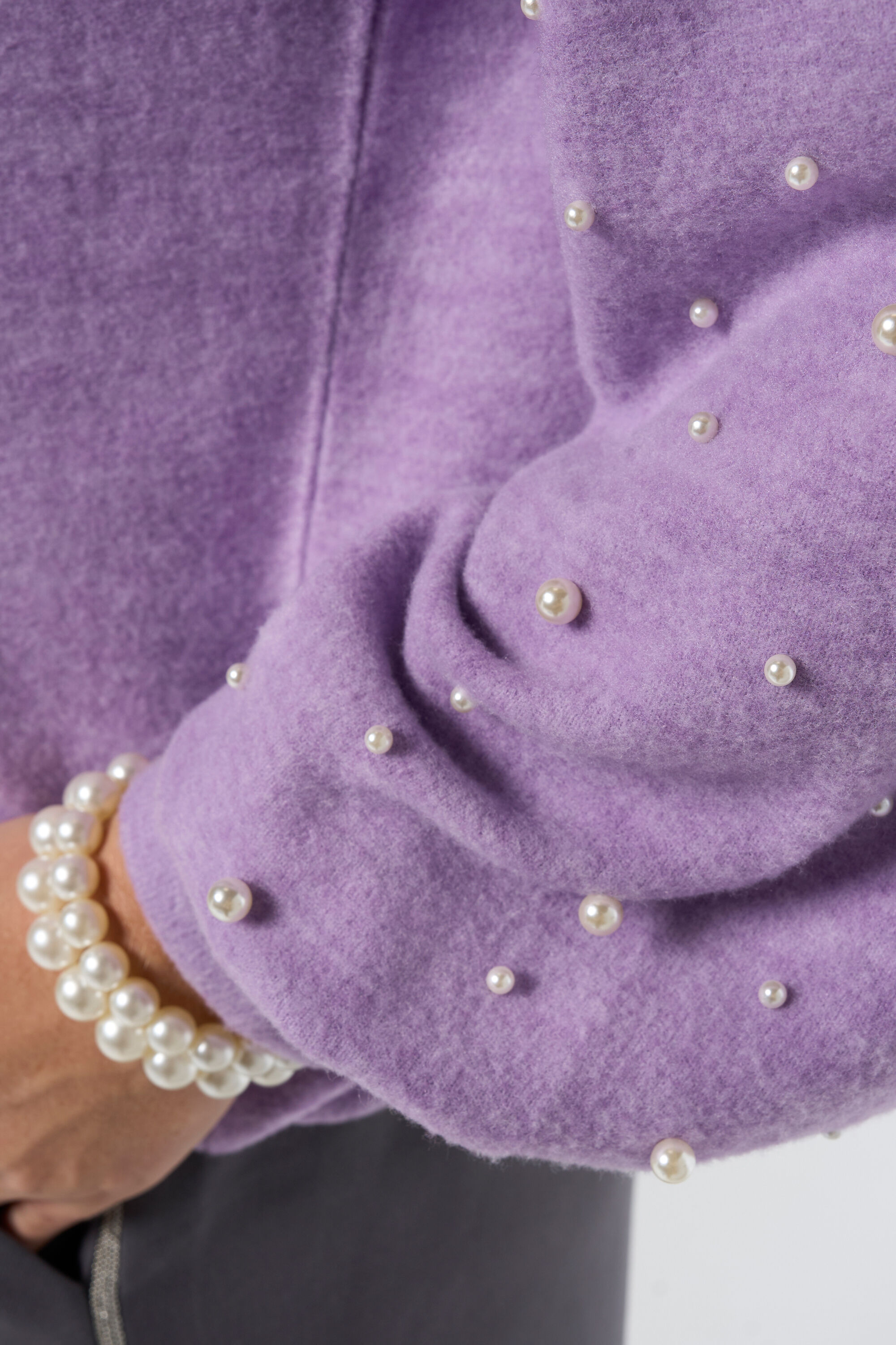 Su&eacute;ter con perlas image number 4