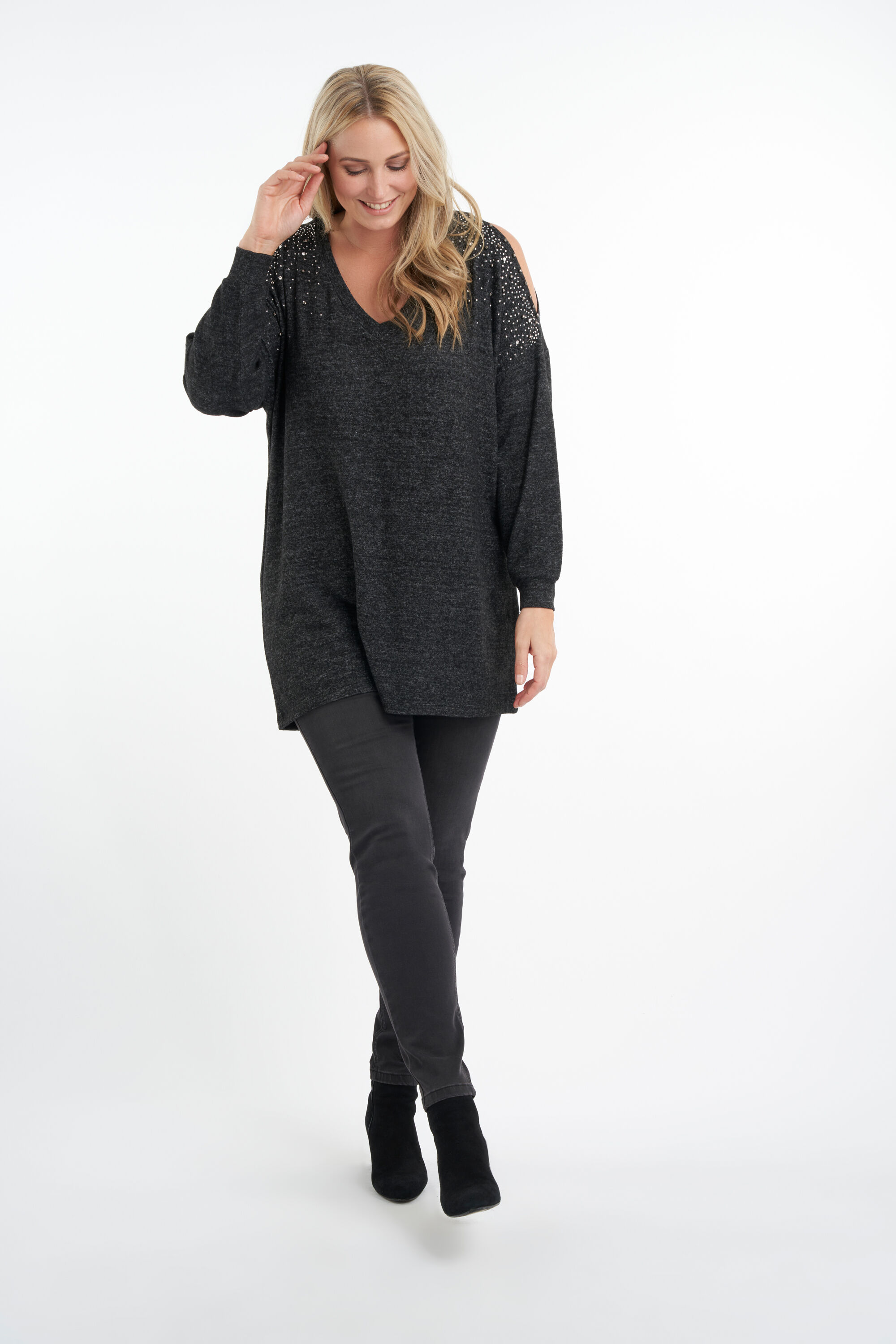 Top con brillantes y rosario image number 6