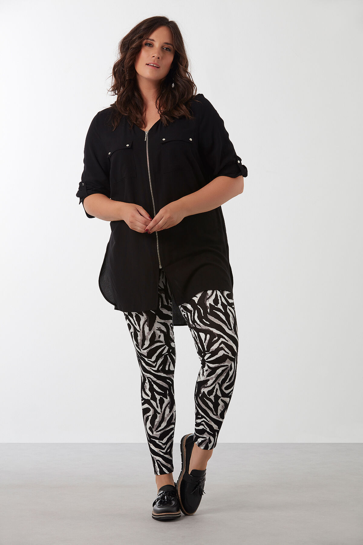 Blusa lisa con cremallera image number 3