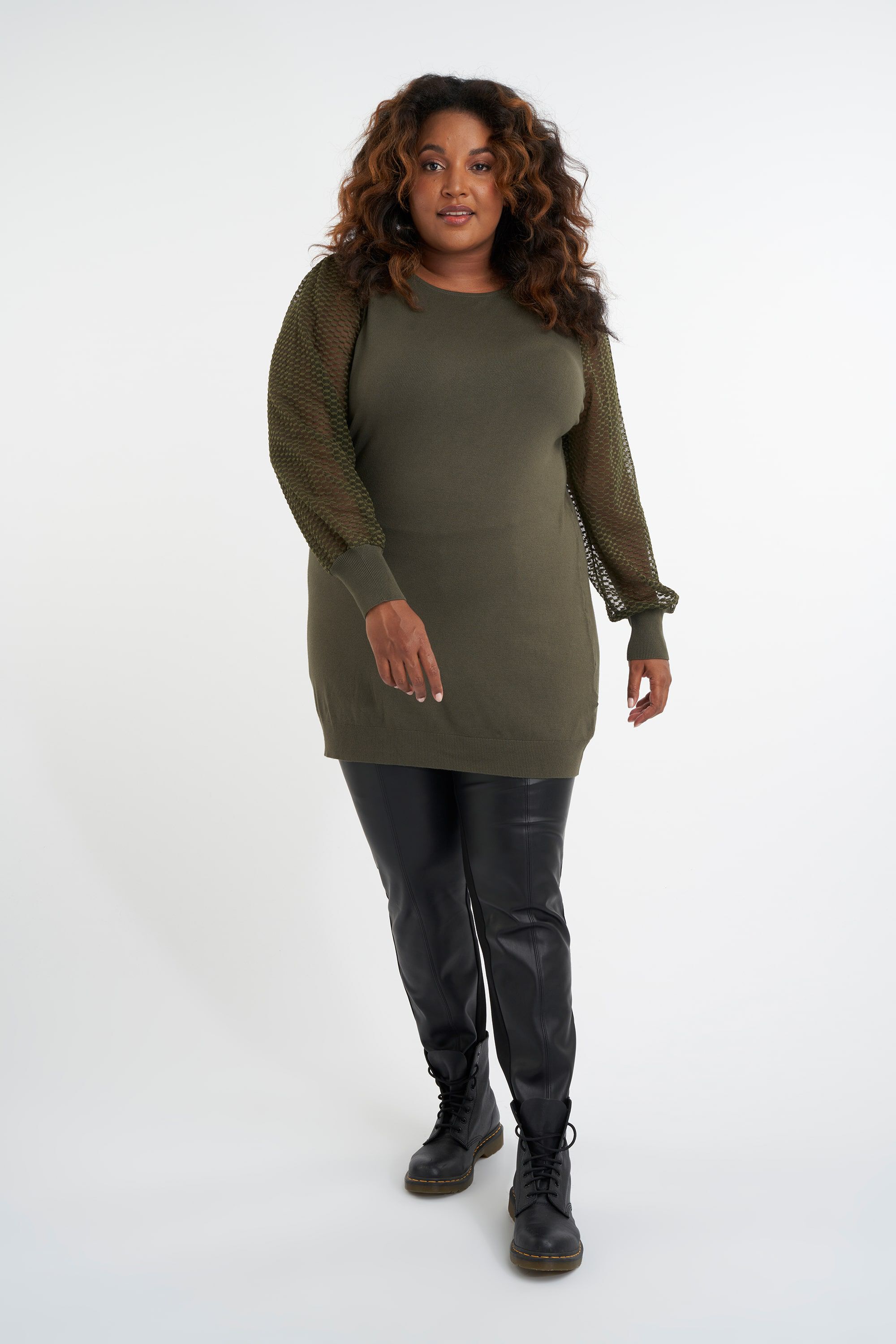 Su&eacute;ter largo con mangas de gasa image number 4