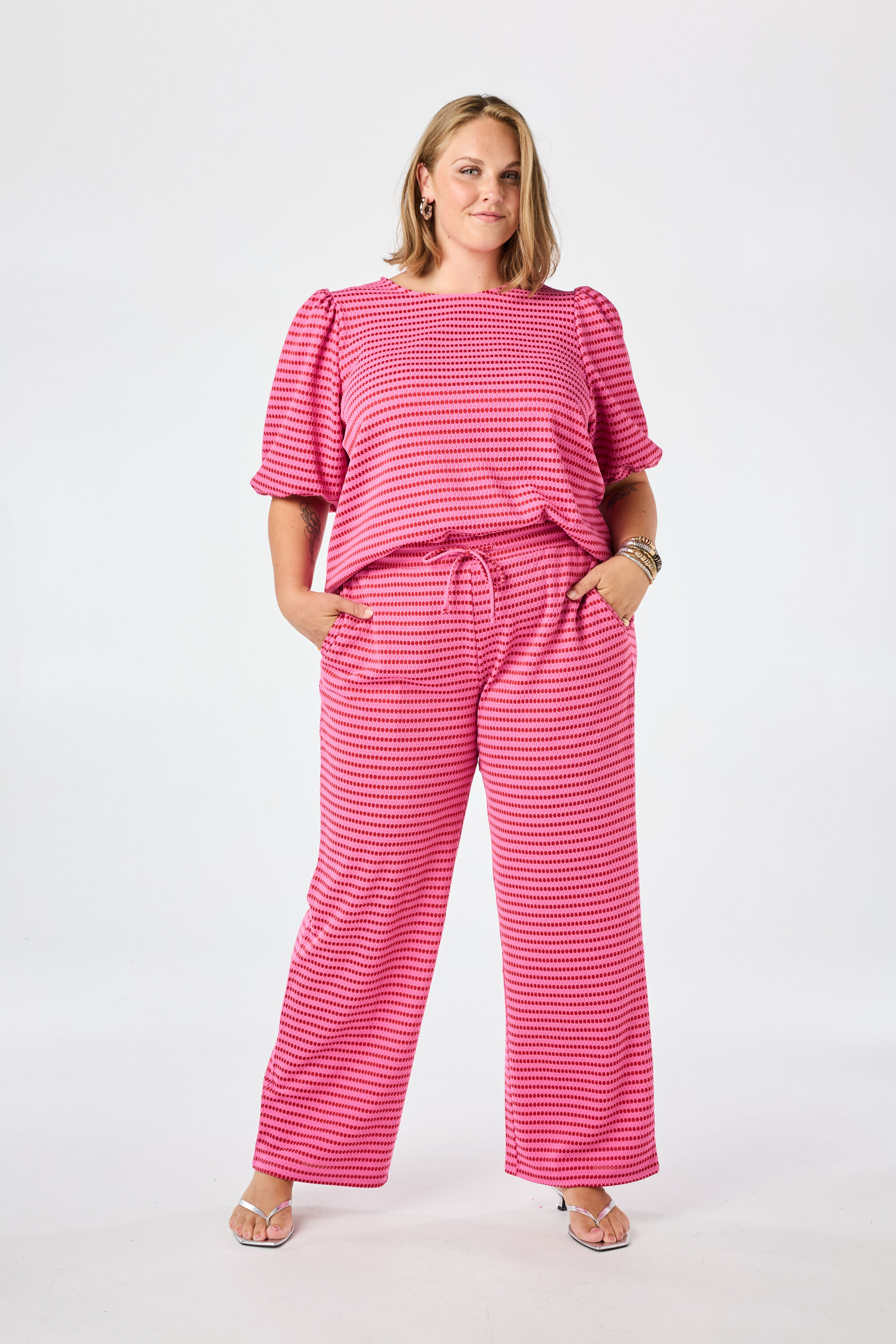 Pantal&oacute;n de pernera ancha con cintura el&aacute;stica