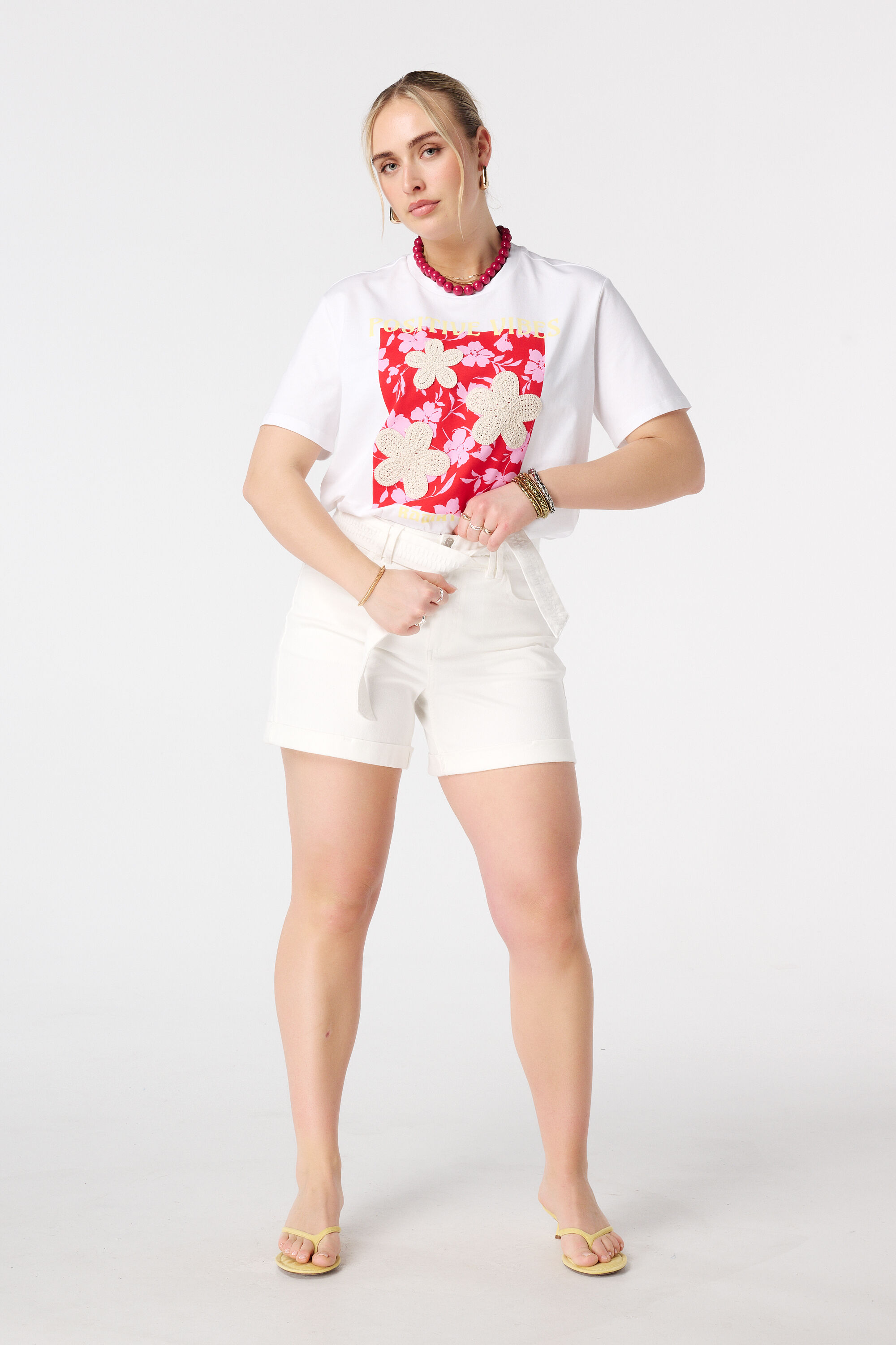 Short vaquero con cintura decorada