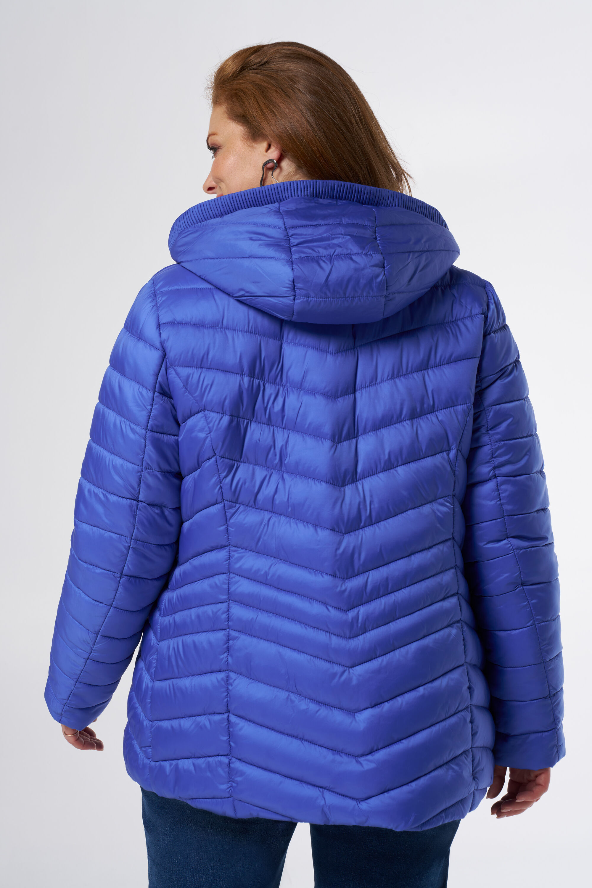 Chaqueta acolchada con capucha  image number 3