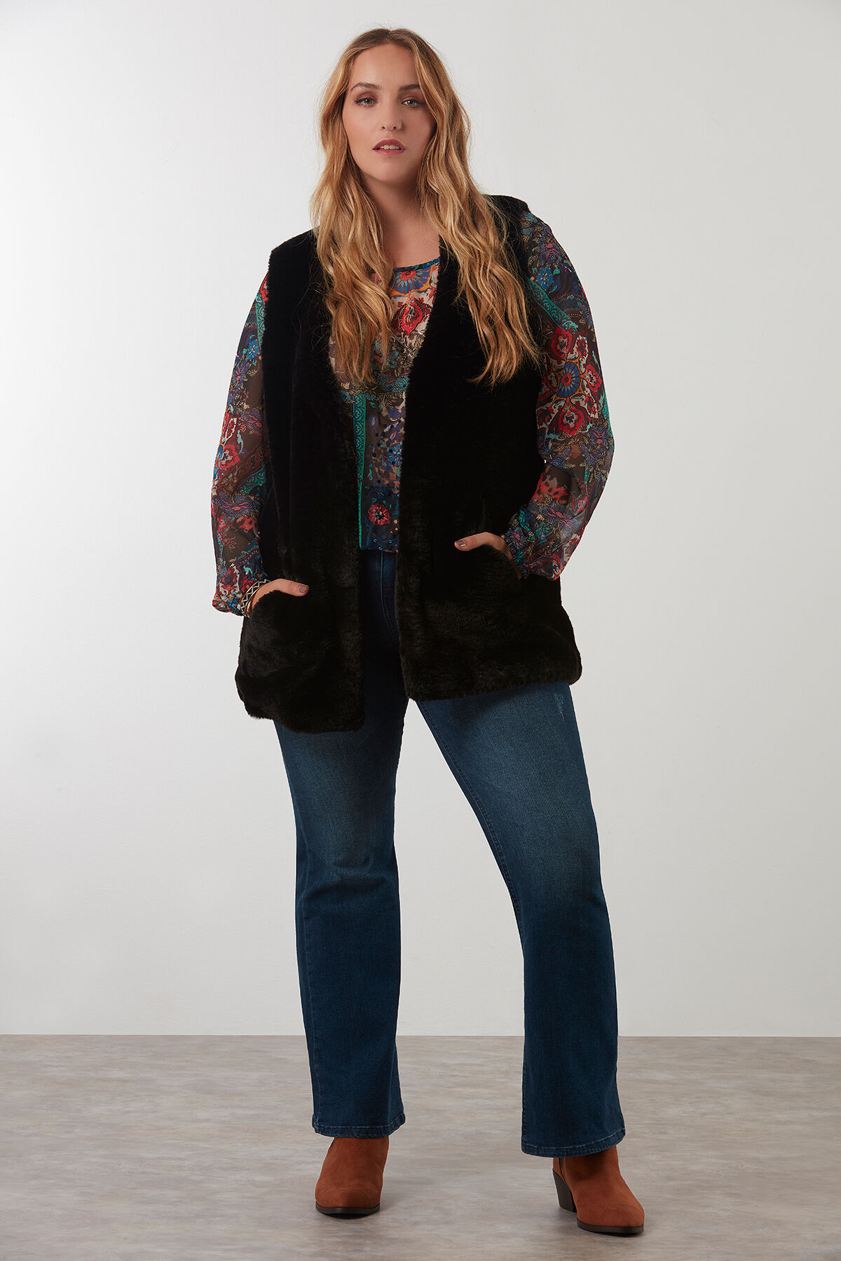 Chaleco de pelo sint&eacute;tico image number 4