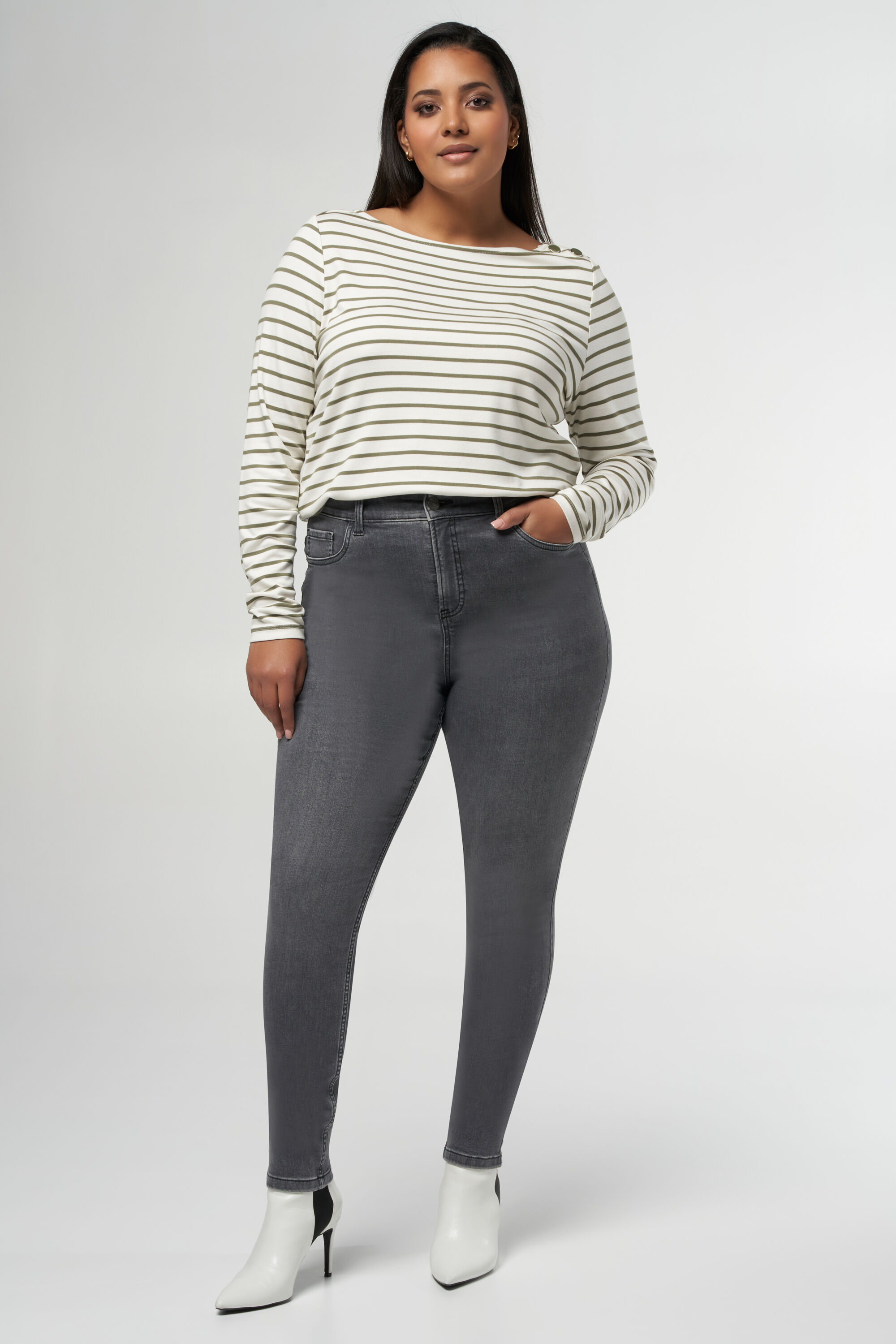 Vaqueros CHERRY de corte pitillo y talle alto image number 6