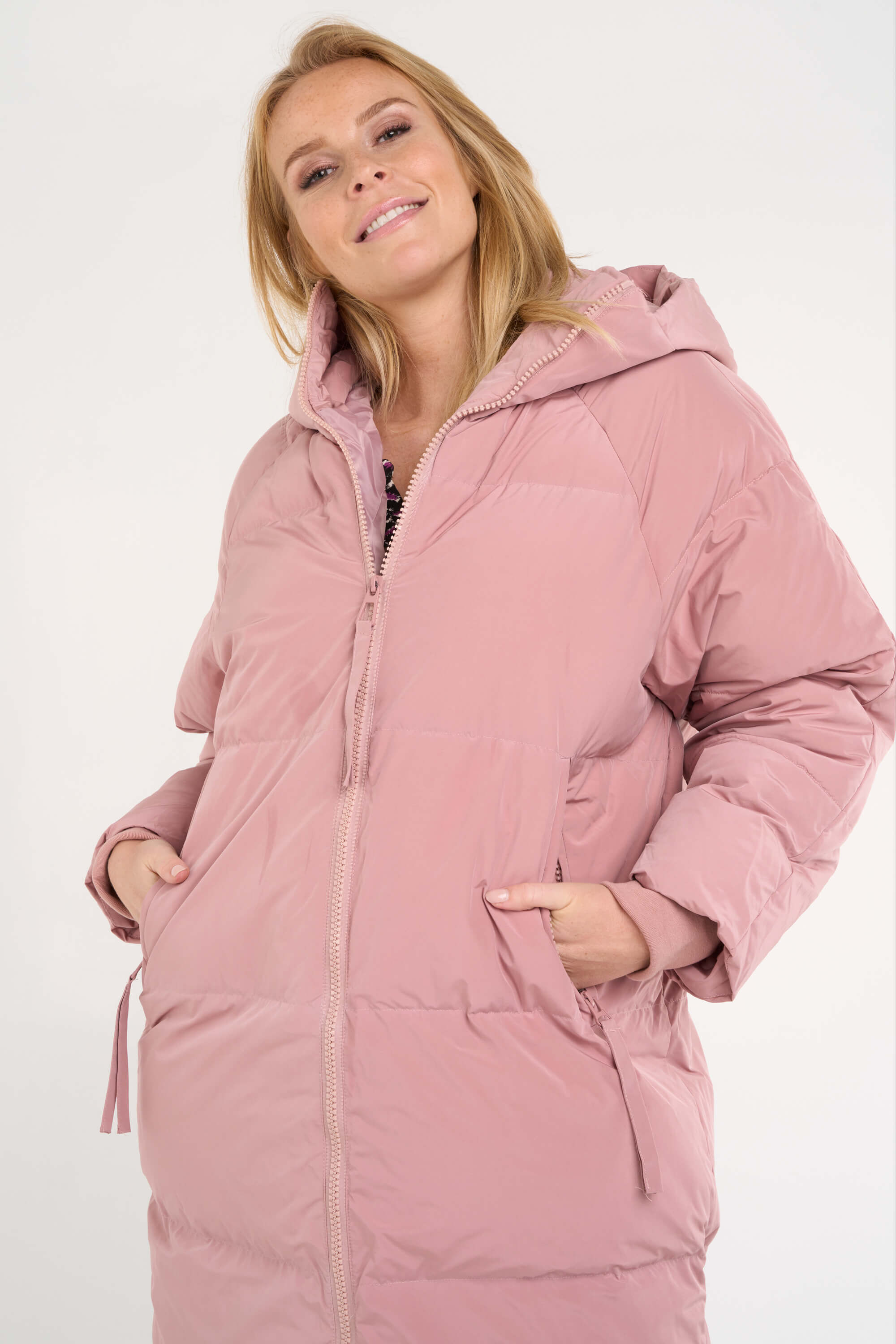 Chaqueta con capucha image number 6