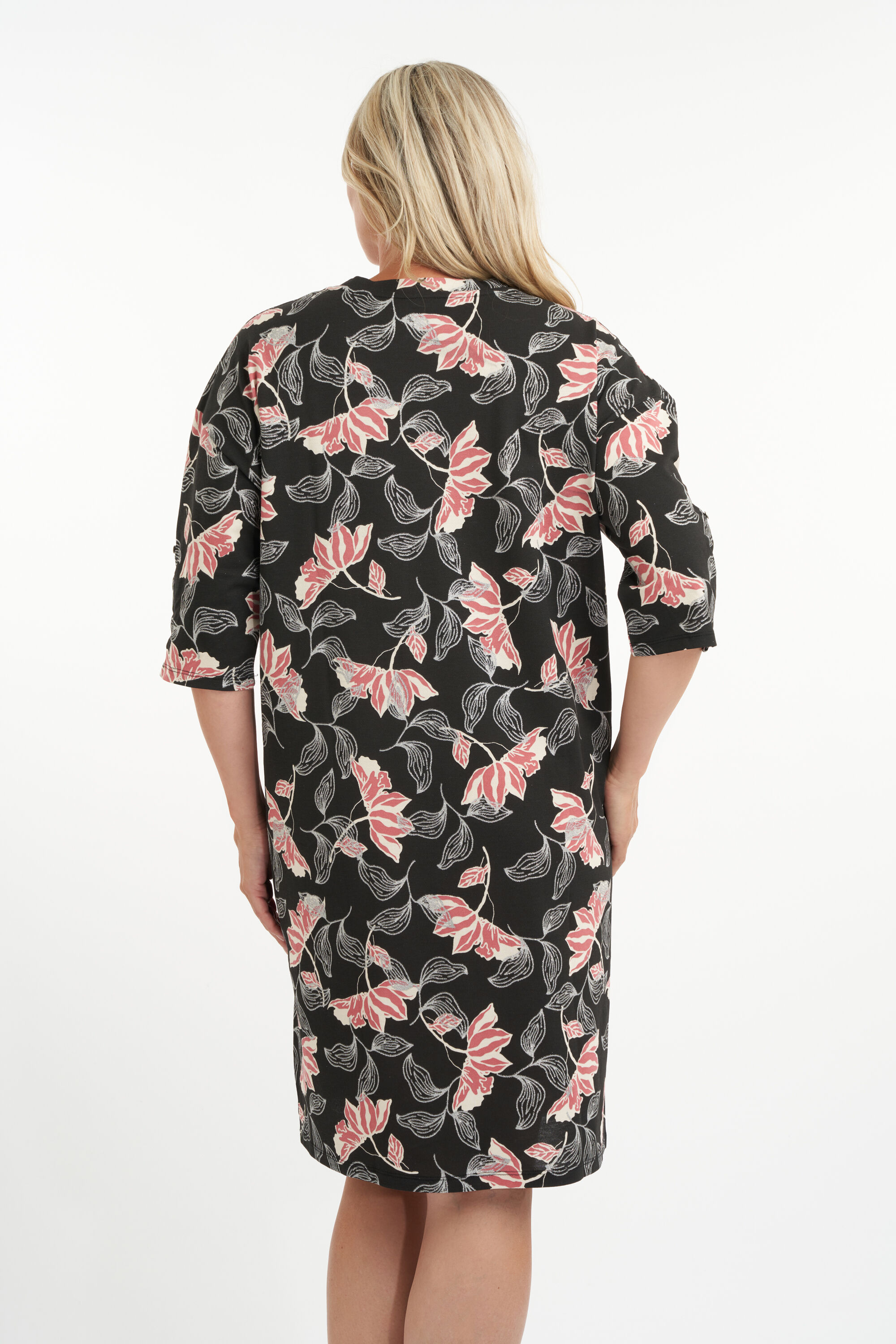 Vestido de estilo informal con estampado  image number 3