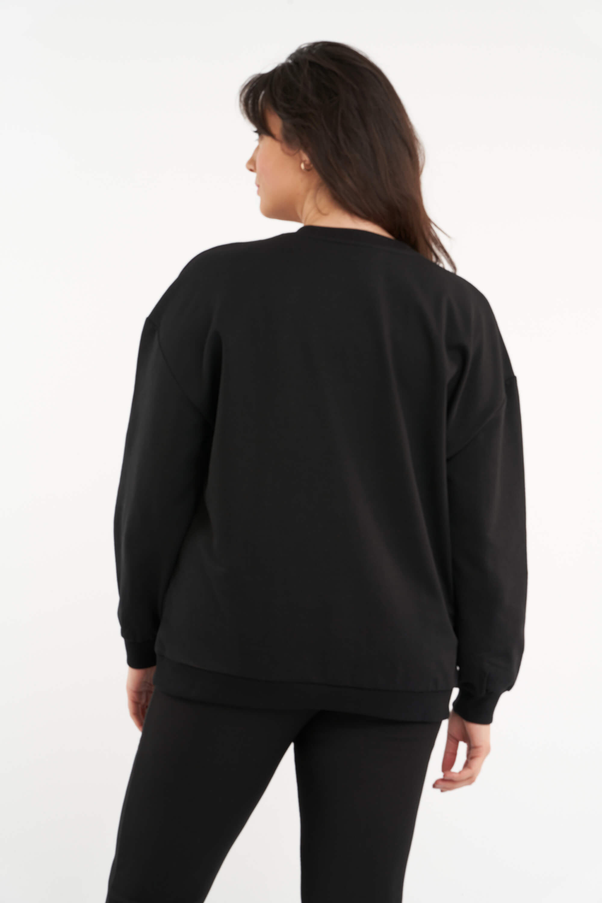 Su&eacute;ter con tachuelas image number 3