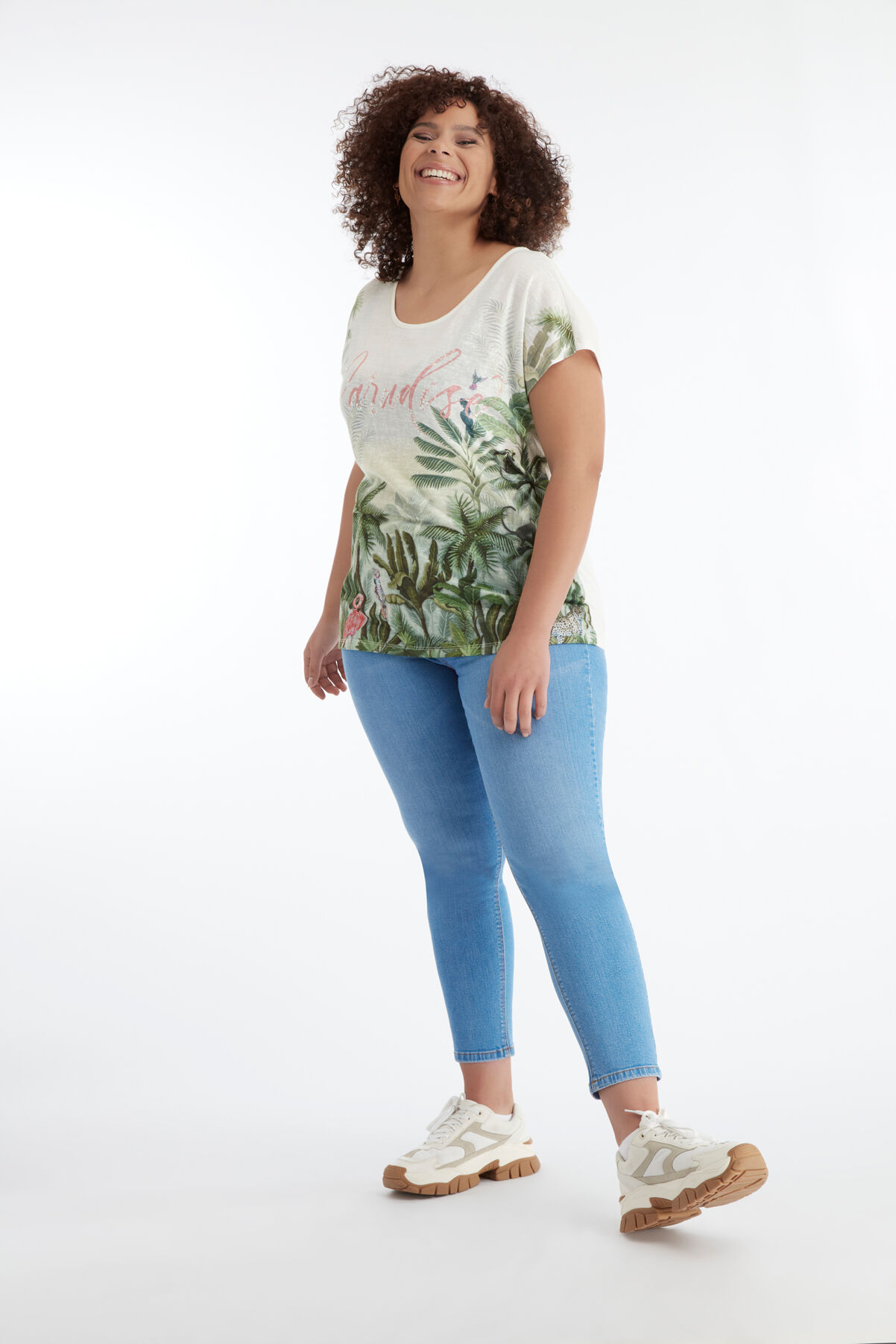 Camiseta con estampado paradis&iacute;aco image number 3