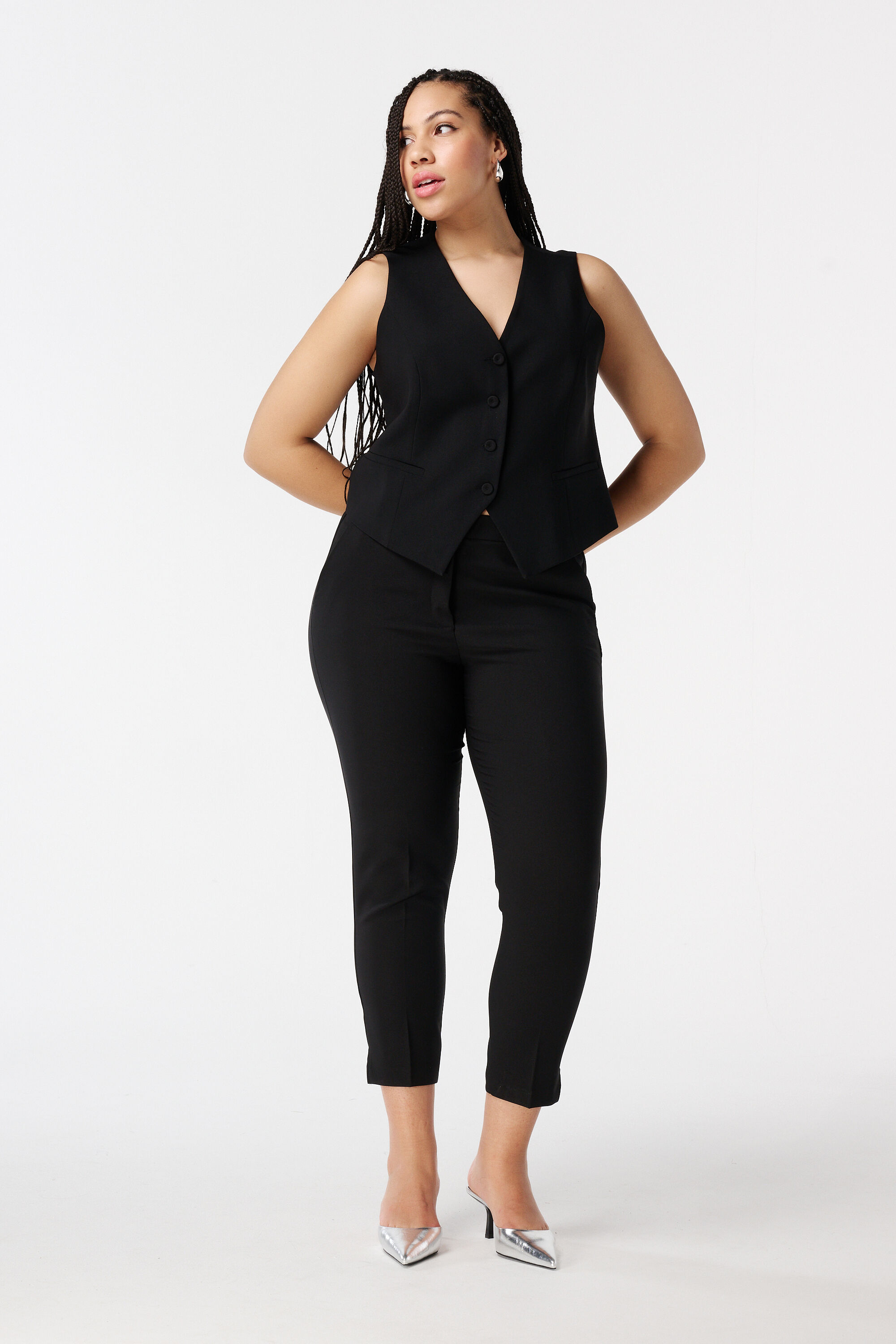 Chaleco de traje con cierre con botones image number 5