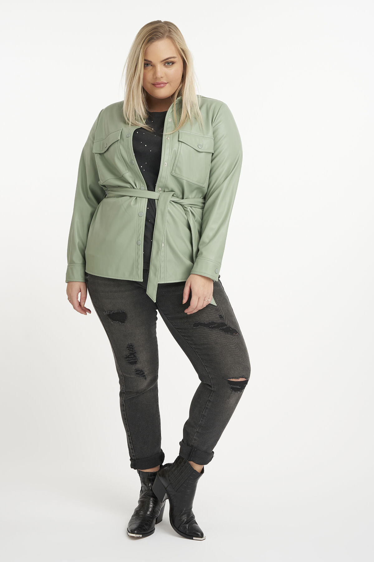 Chaqueta de cuero sint&eacute;tico con cintur&oacute;n image number 4