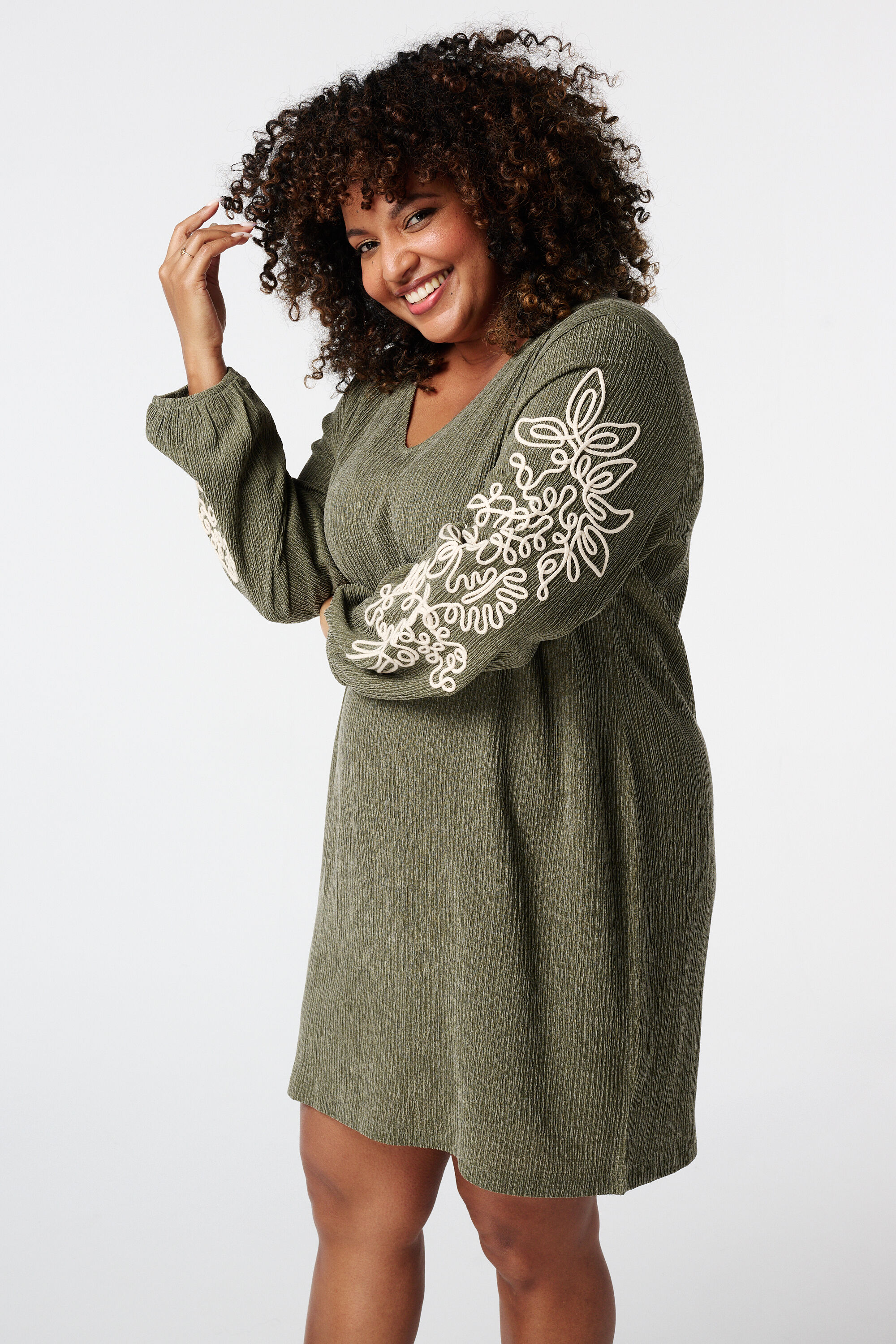 Vestido con detalles image number 5