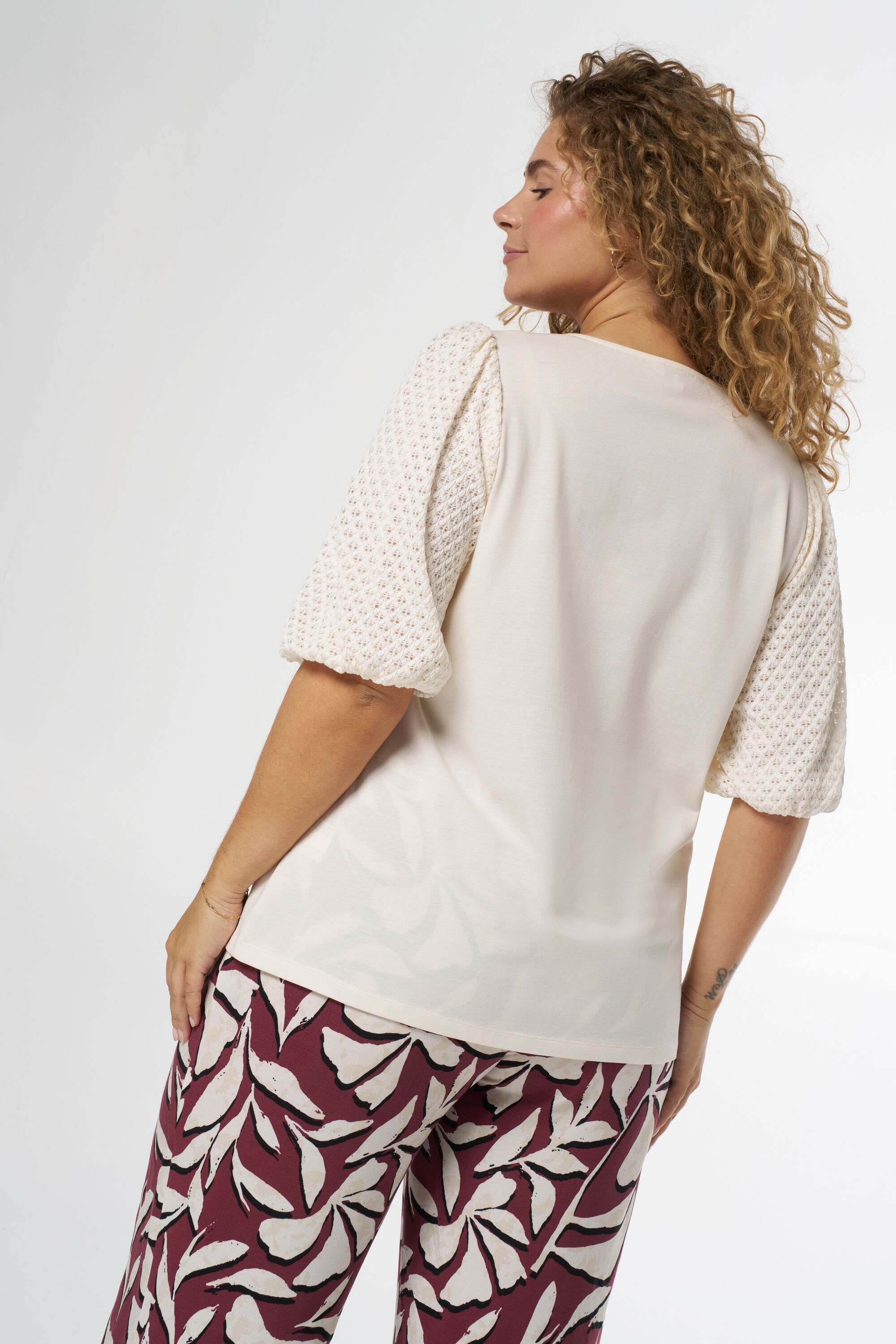 Top con mangas abullonadas image number 3