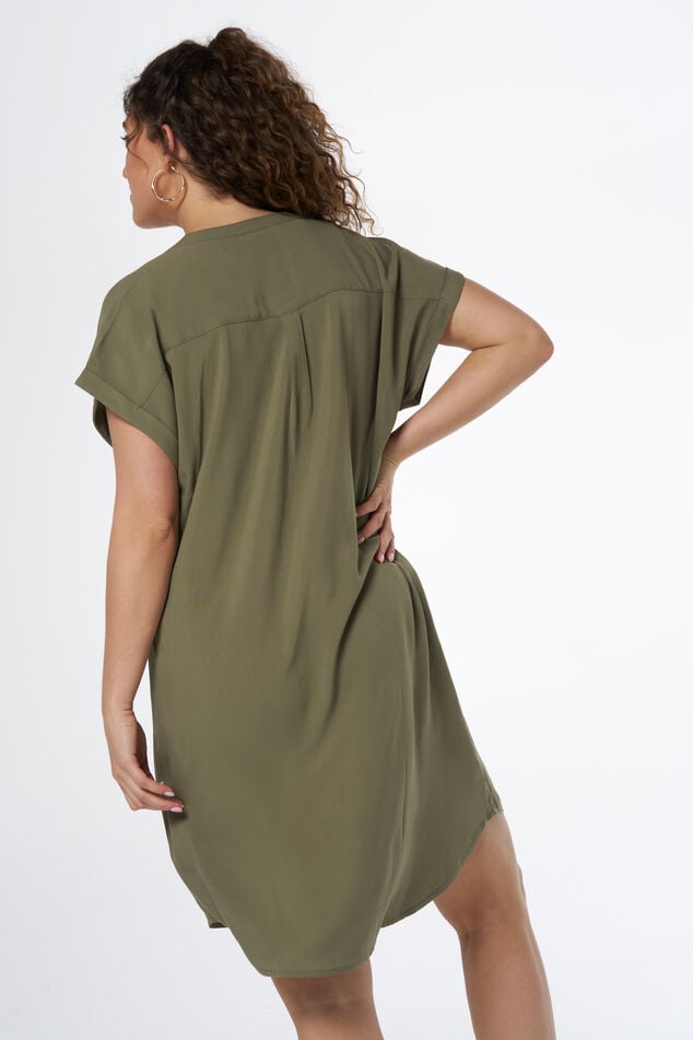 Vestido de corte holgado con escote en V  image number 3