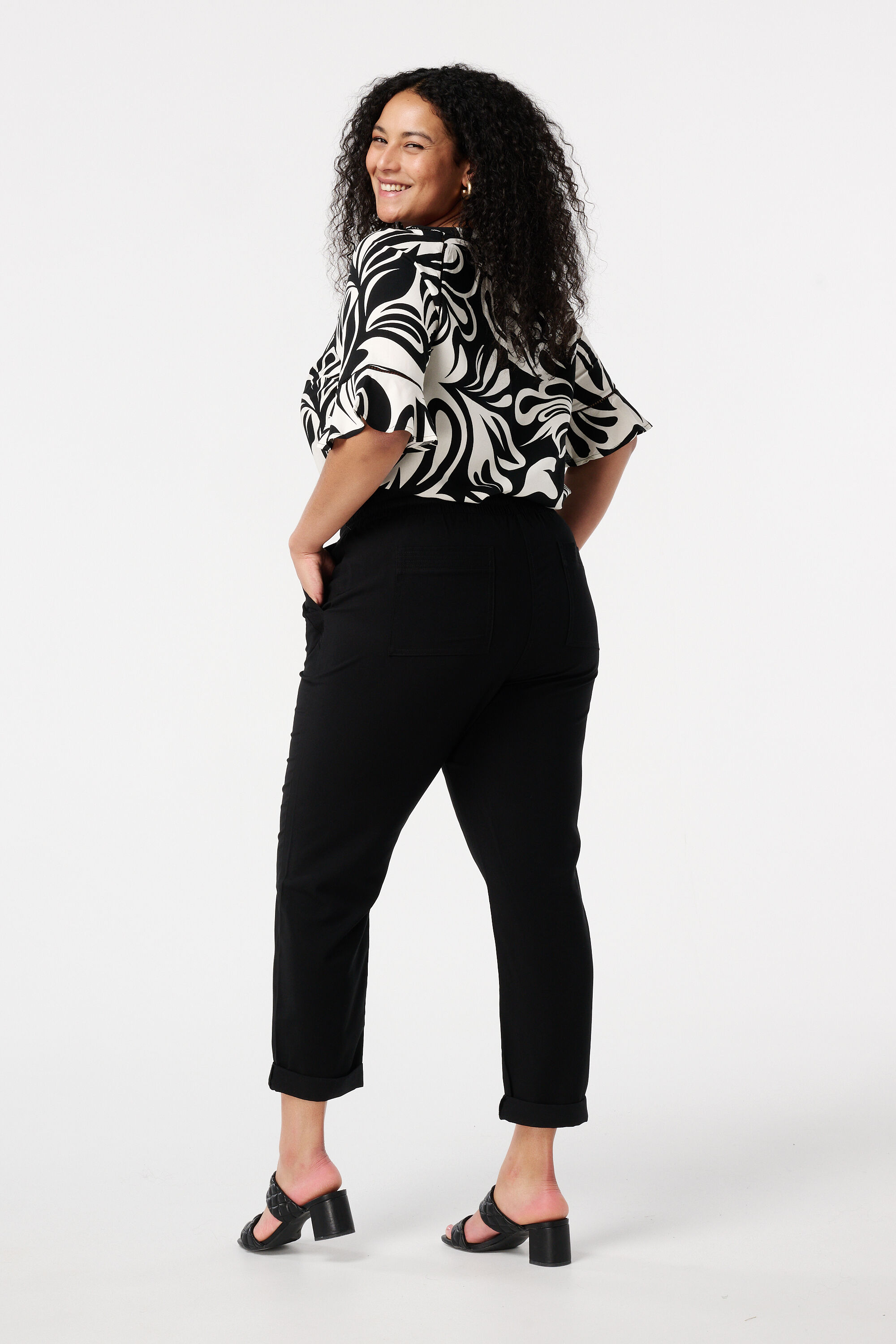 Pantalones con cintura el&aacute;stica image number 3