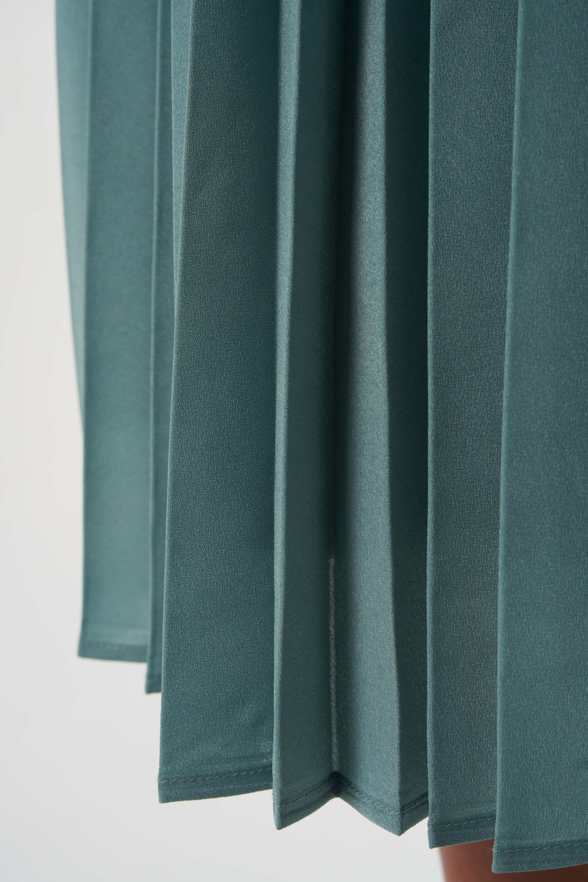 Falda midi plisada image number 5