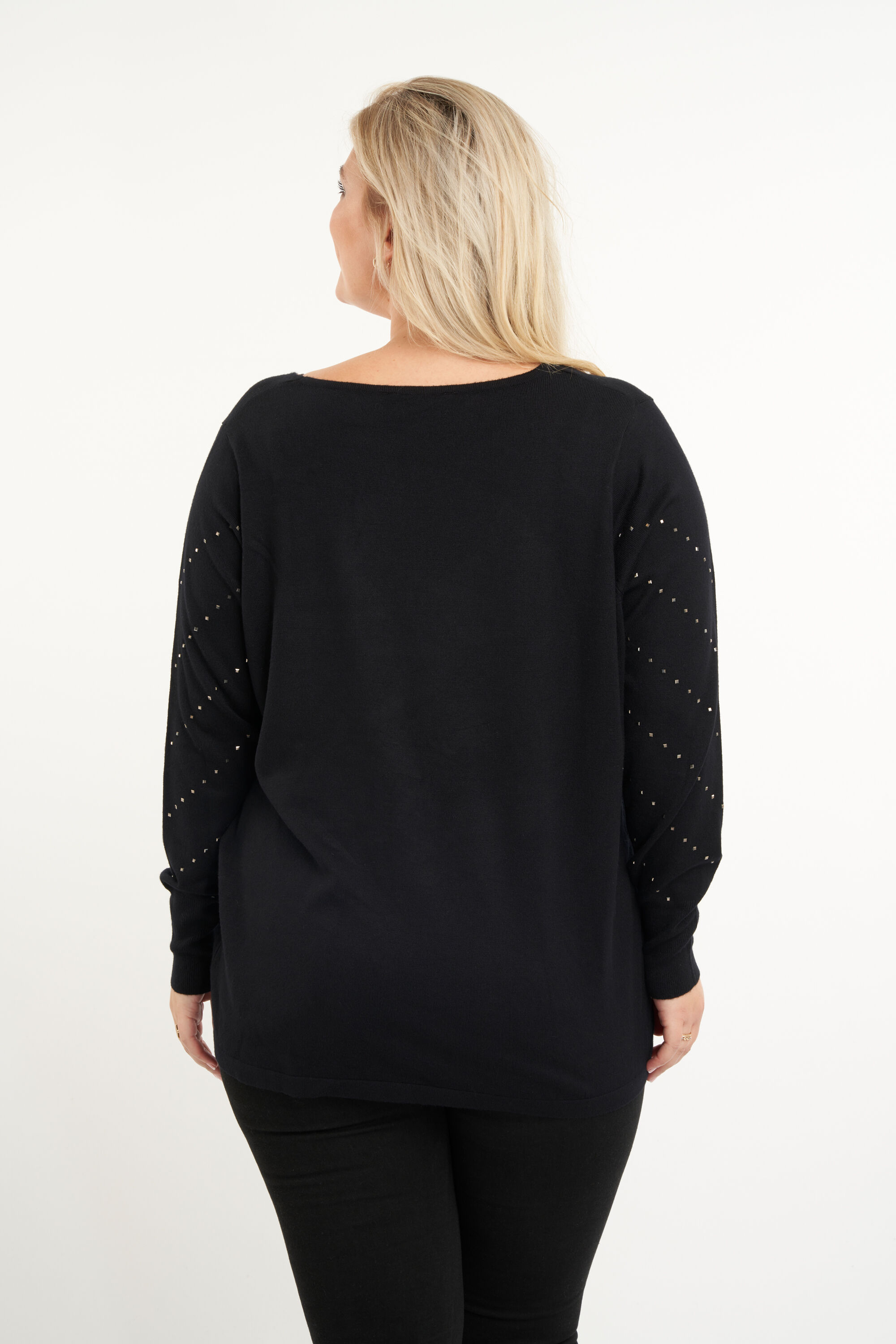 Su&eacute;ter con tachuelas  image number 4