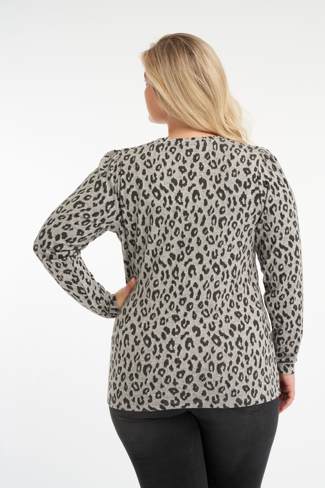 Top con estampado de leopardo image number 3