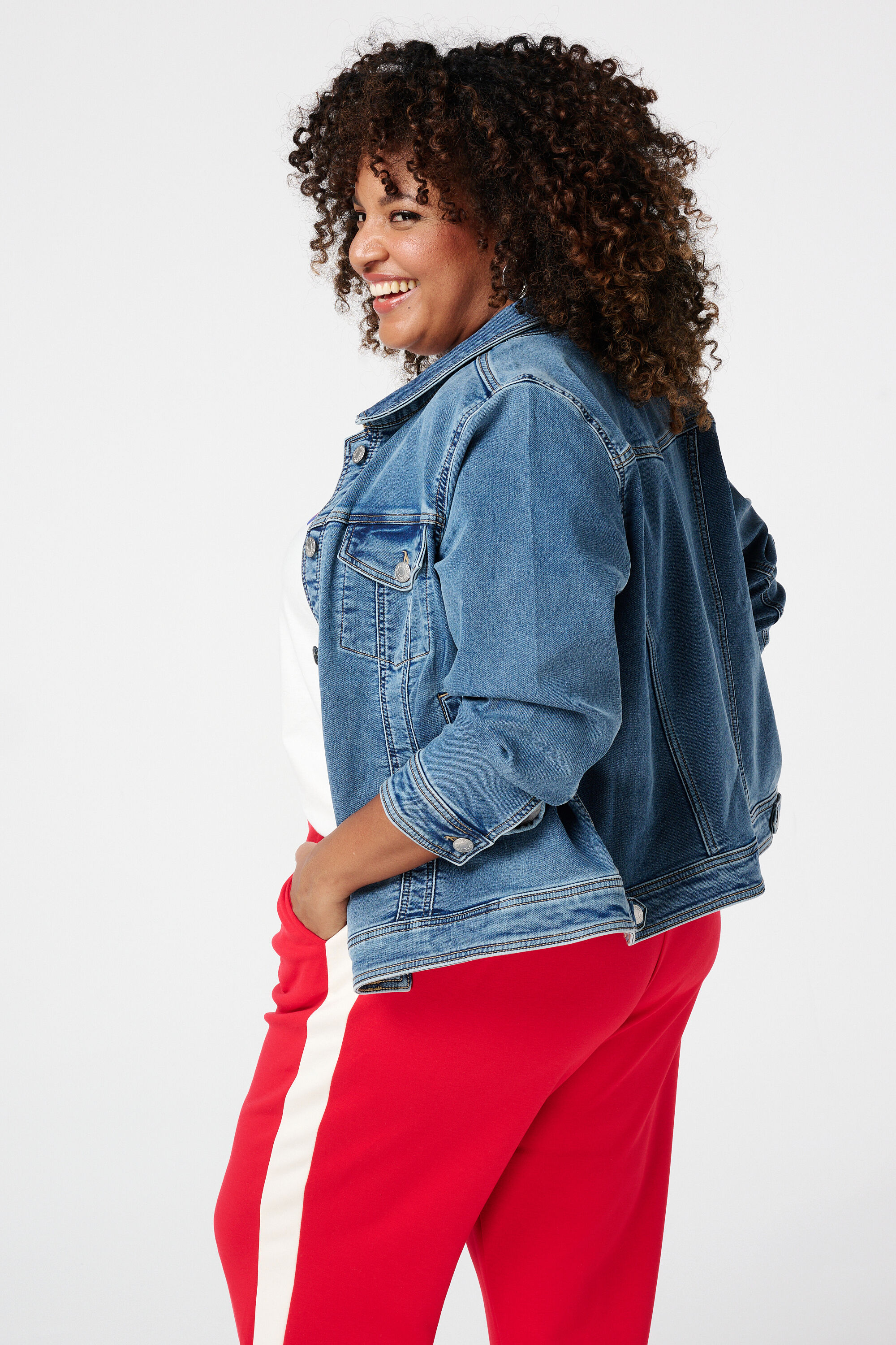 Cazadora vaquera el&aacute;stica image number 3