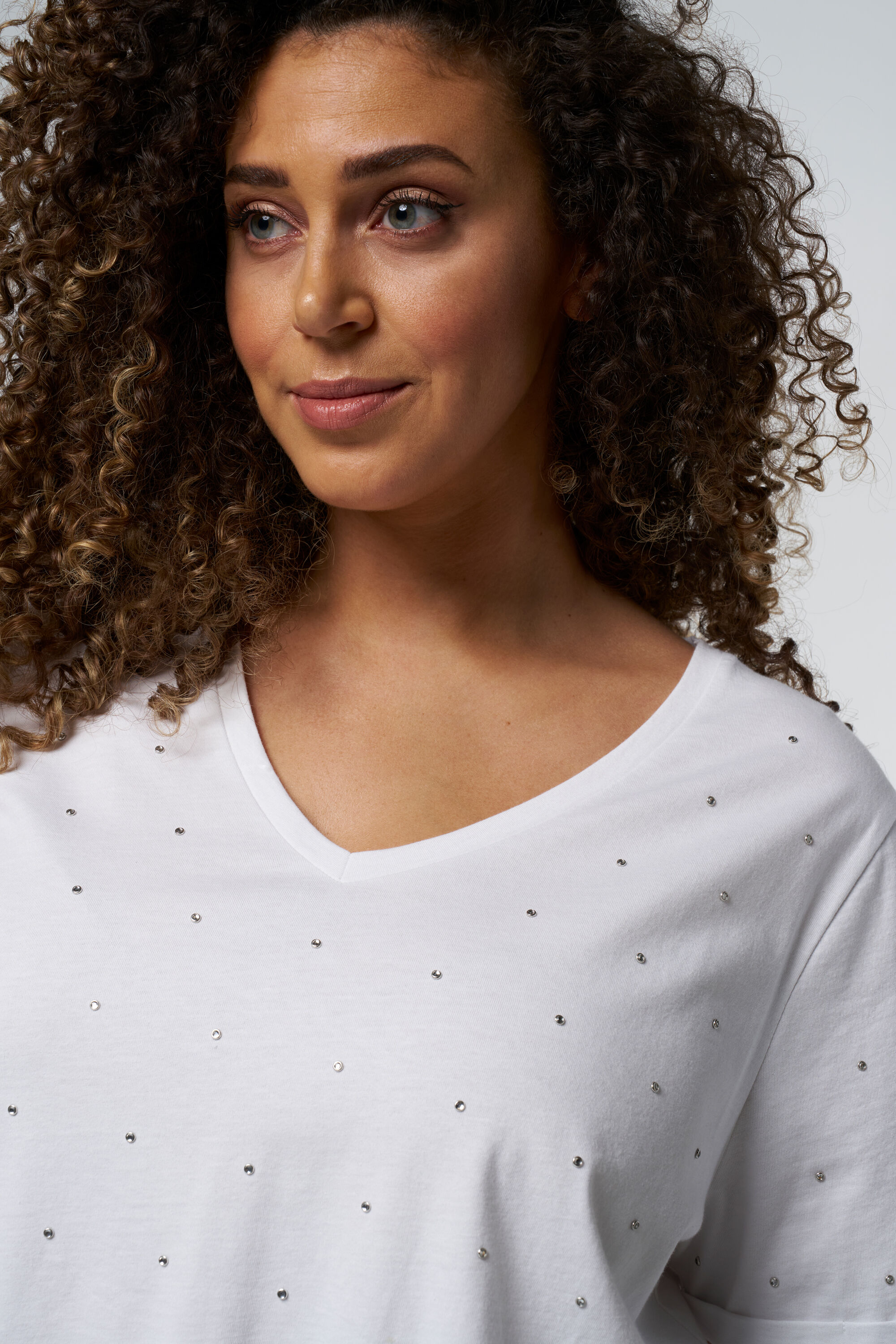 camiseta con piedras image number 4