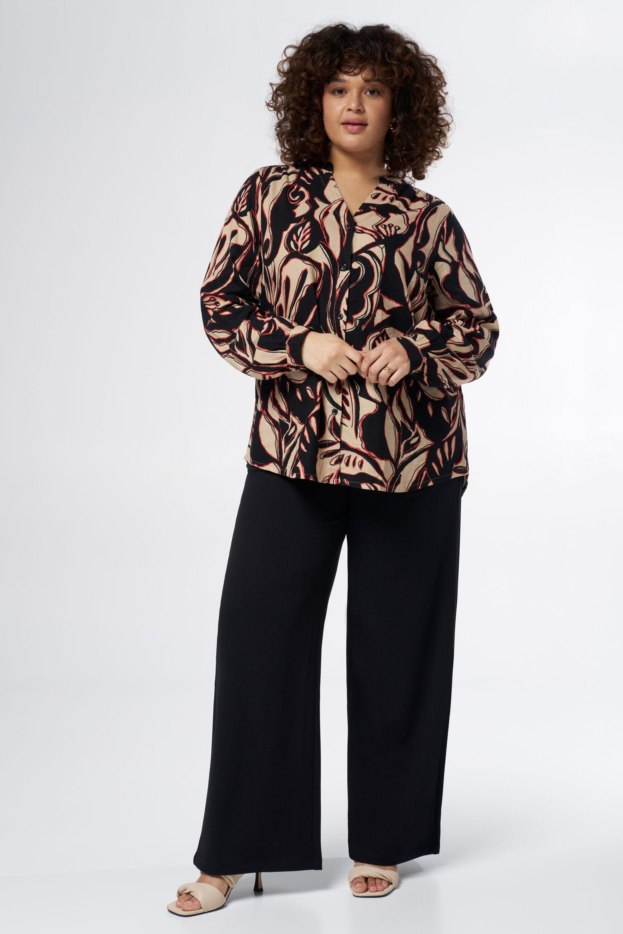 Blusa de lino con estampado image number 6