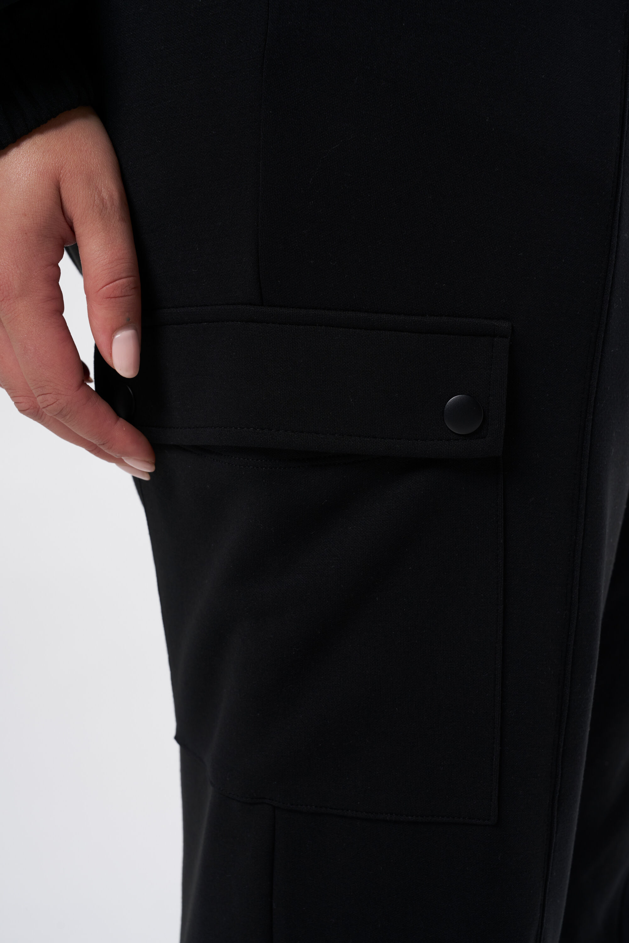 Pantalones cargo image number 4