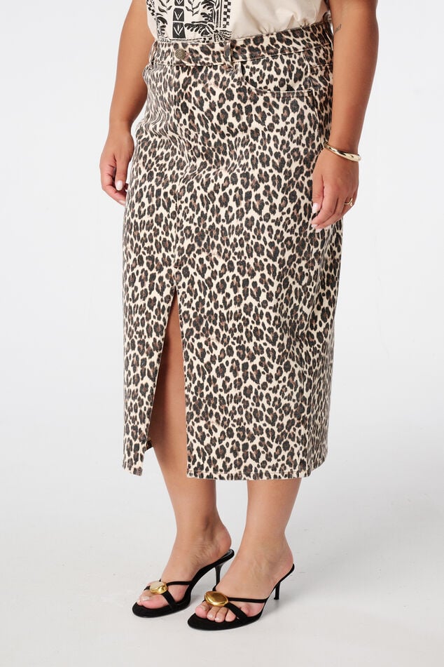 Falda vaquera con estampado de pantera image number 5