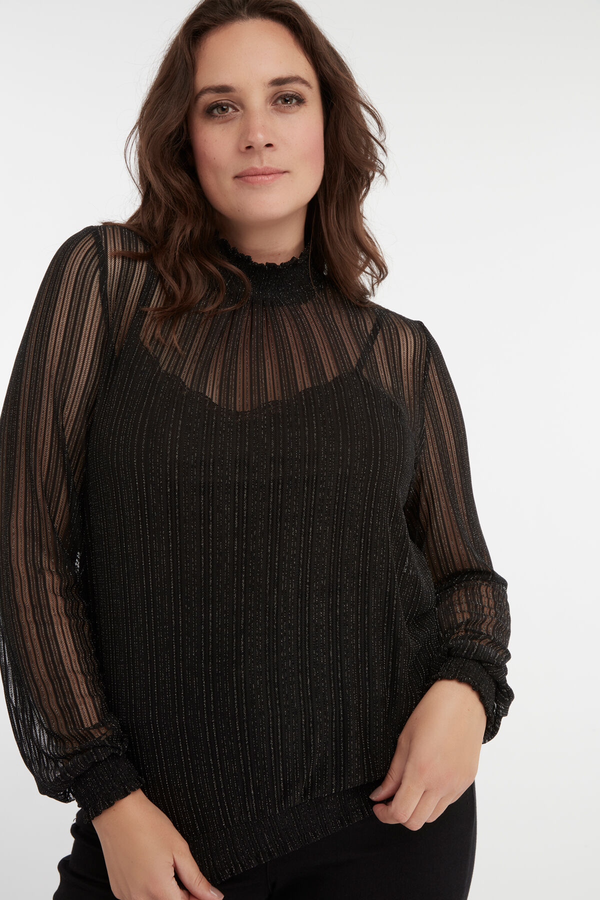 Blusa de cuello alto image number 4