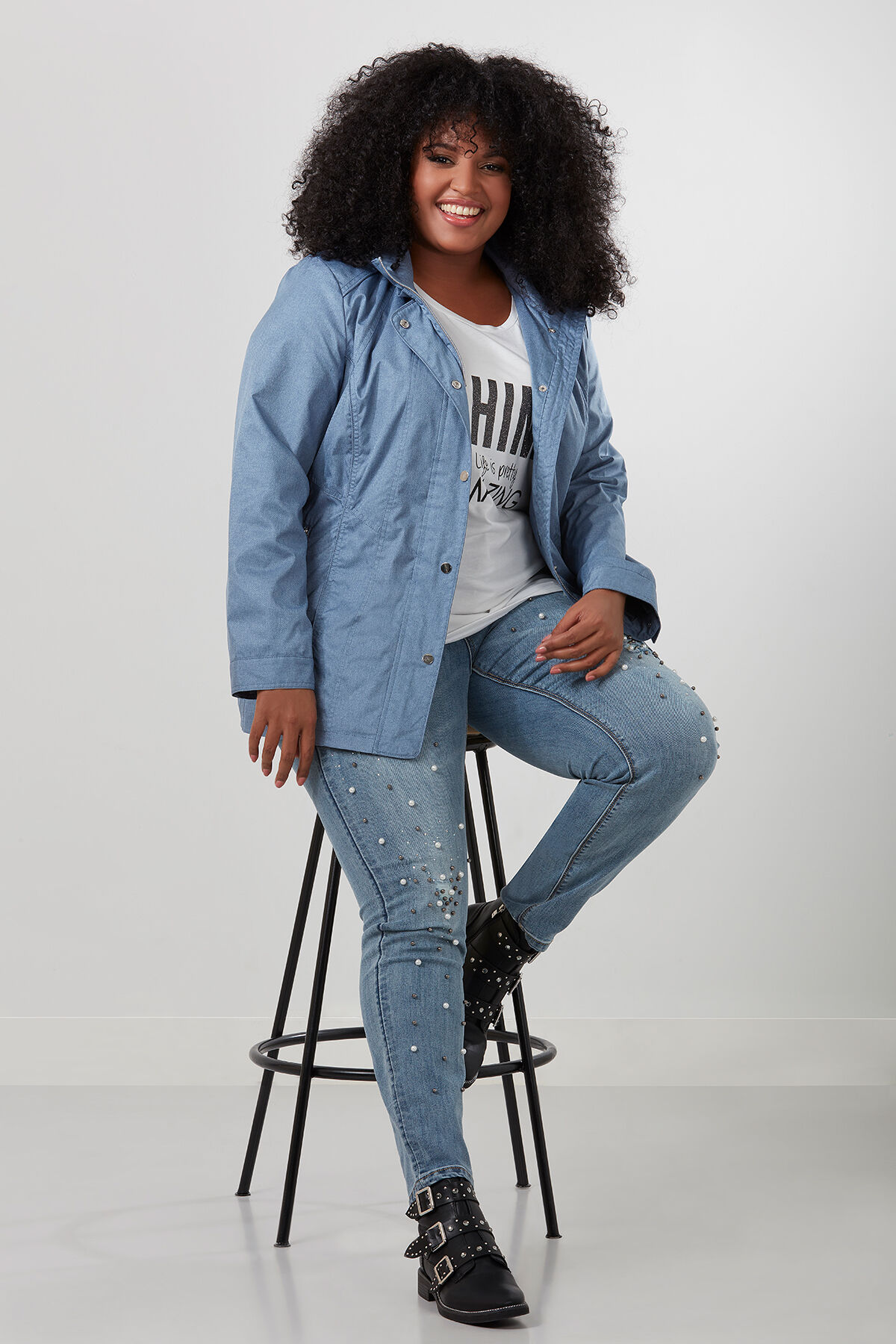 Abrigo de entretiempo con capucha desmontable image number 3