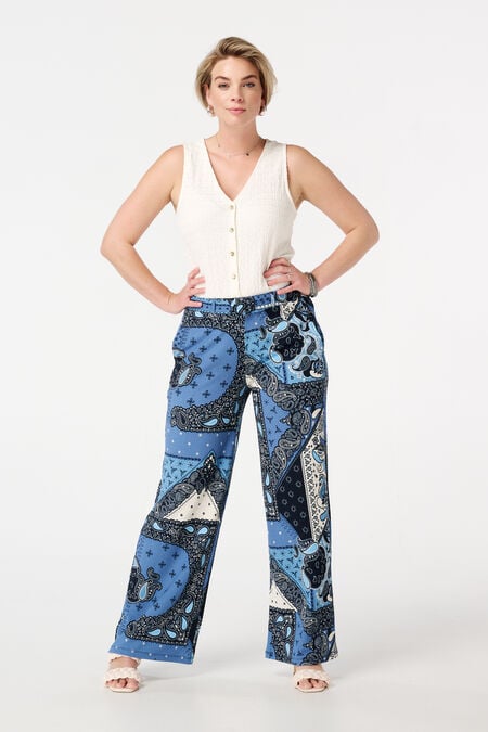 Pantalones con estampado y cinto  Pantalones con estampado y cinto
