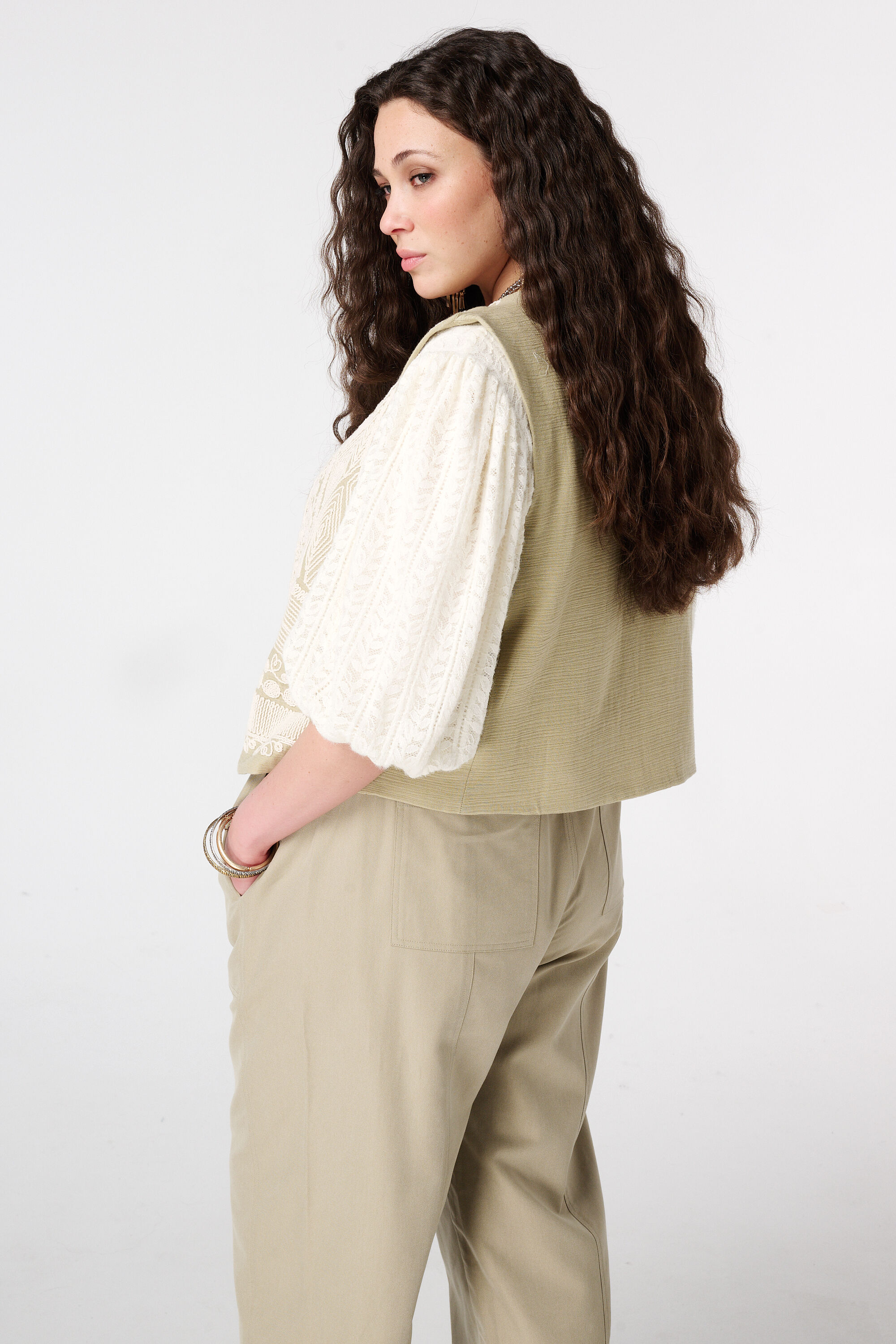 Chaleco con bordado image number 3