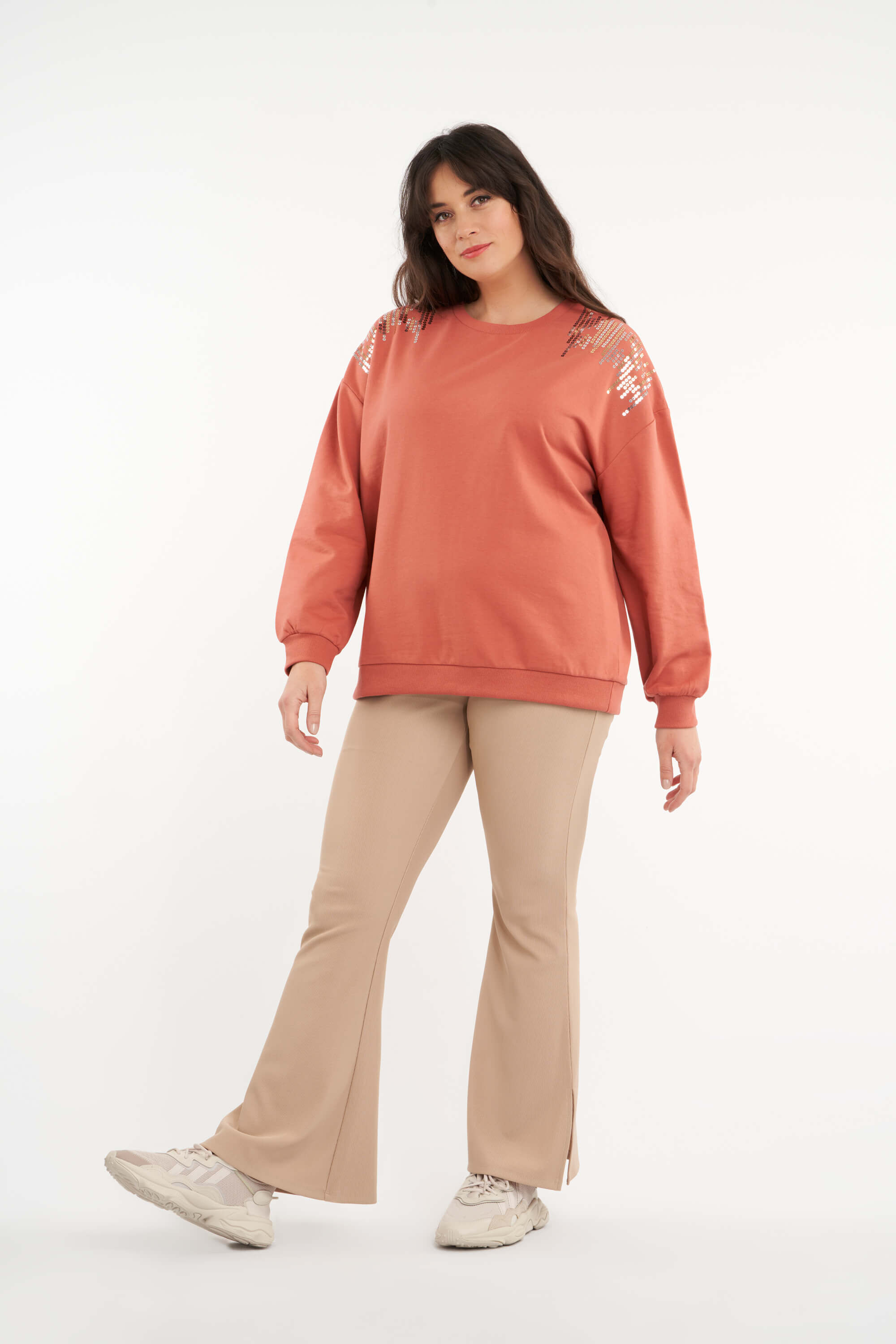 Su&eacute;ter con tachuelas image number 6