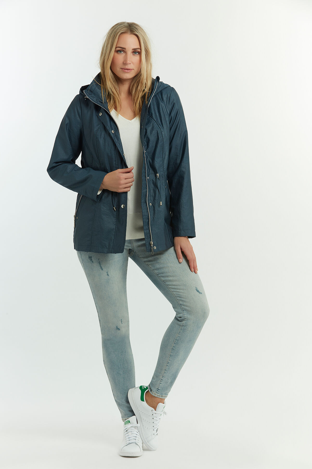 Abrigo de entretiempo con capucha desmontable image number 4