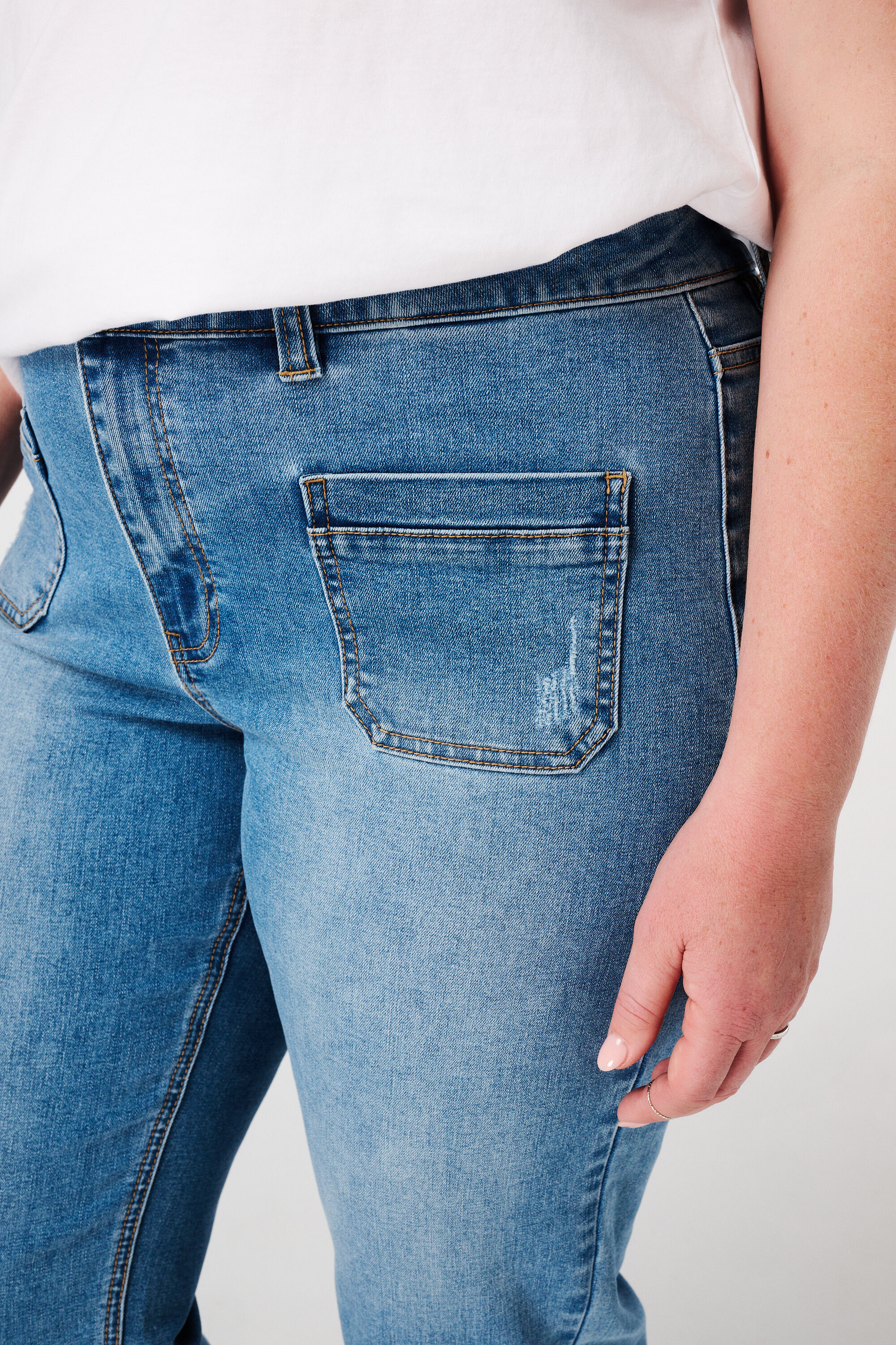 Vaqueros capri image number 4